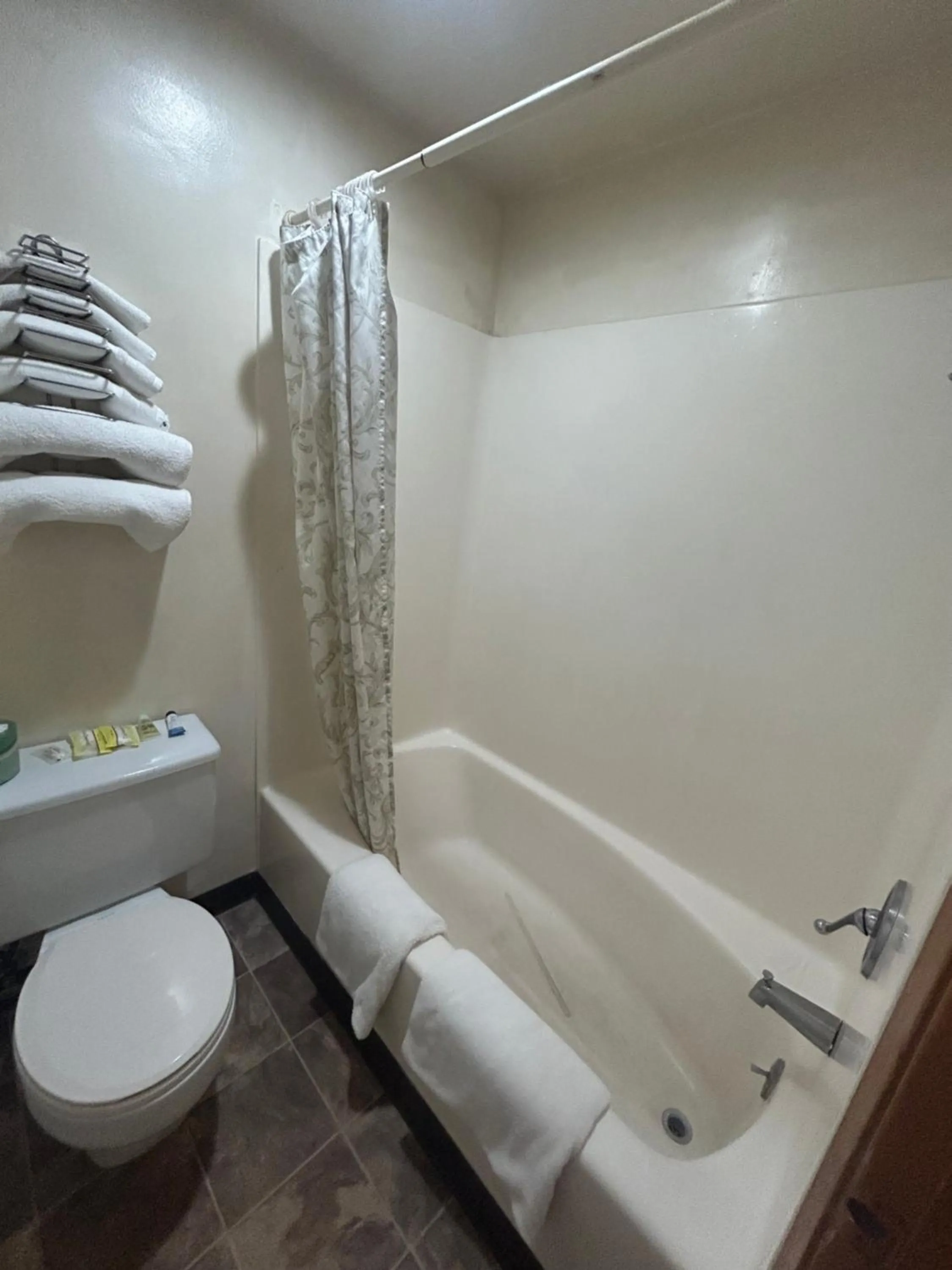 Bathroom in Capri Motel By Belvilla Walla Walla US 12