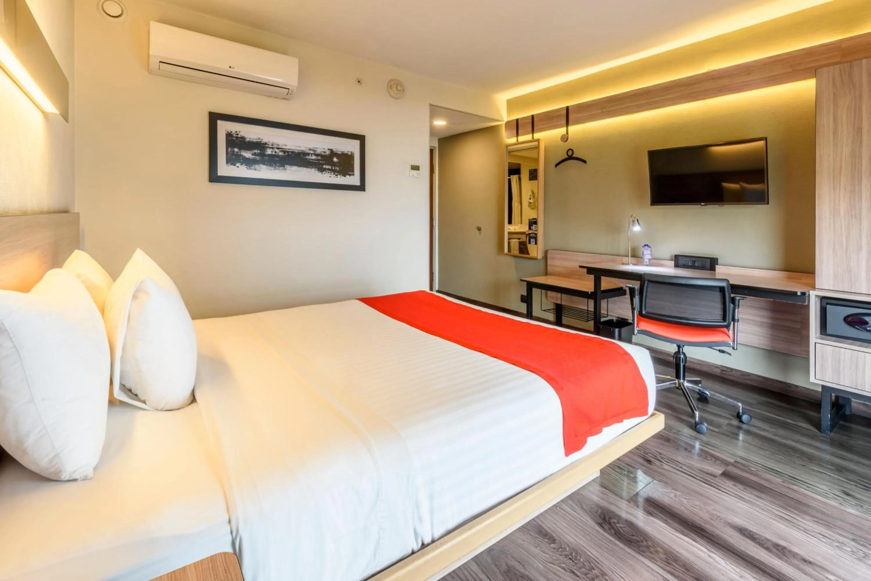 Bedroom, Bed in City Express Plus by Marriott Bogota Aeropuerto
