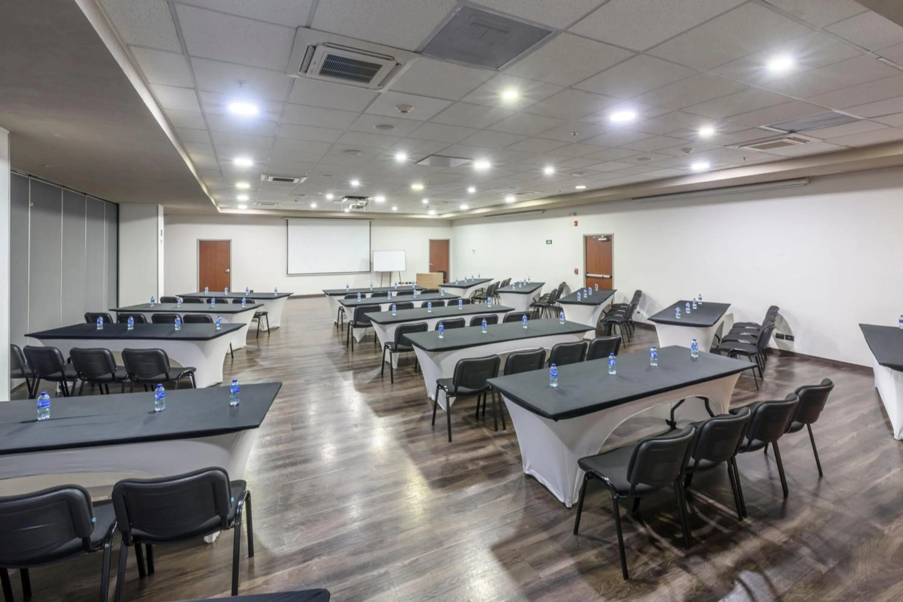 Meeting/conference room in City Express Plus by Marriott Bogota Aeropuerto