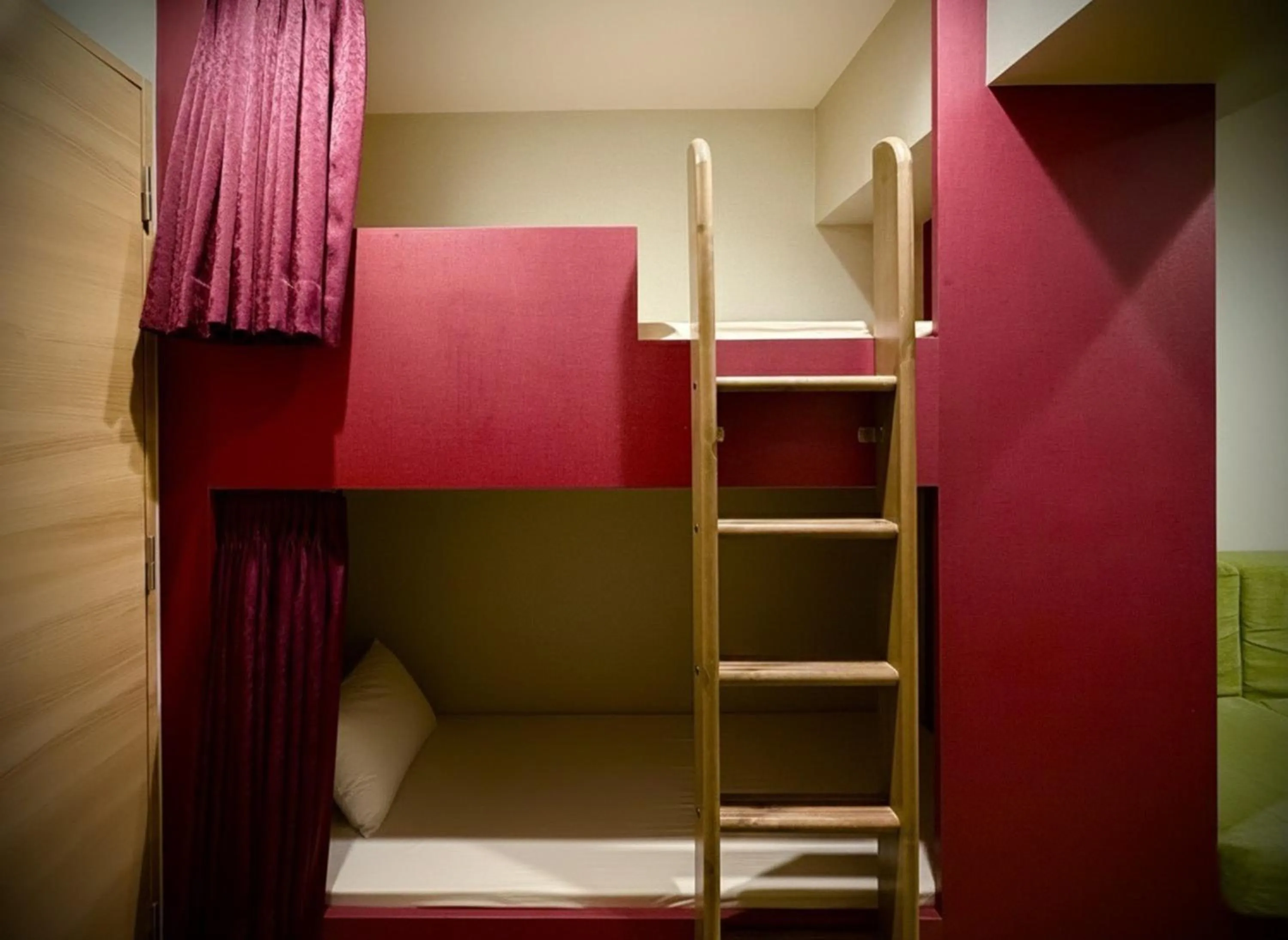 Bed in Nesthotel alt Kawasaki Station