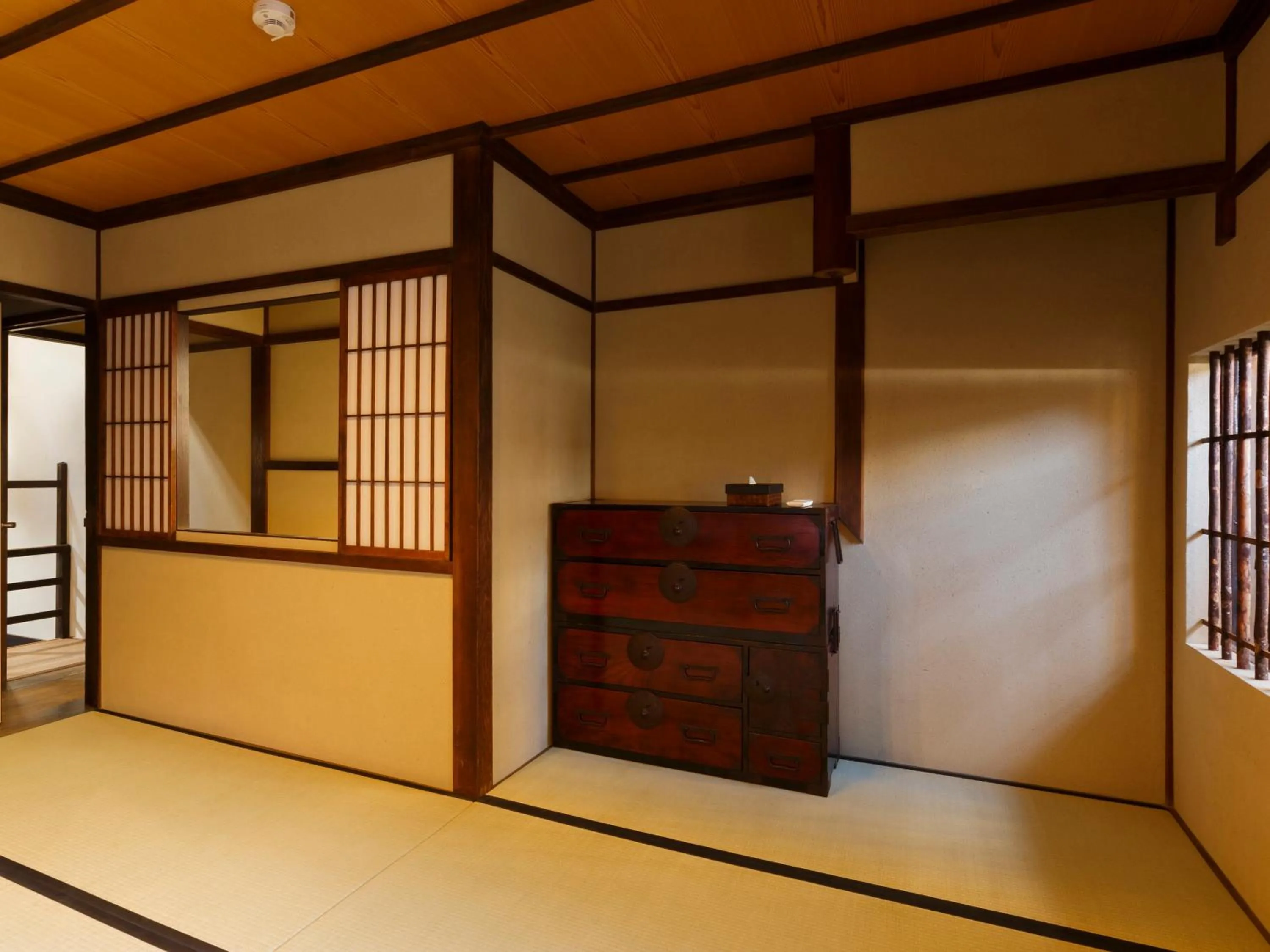 Photo of the whole room in Tawara-an