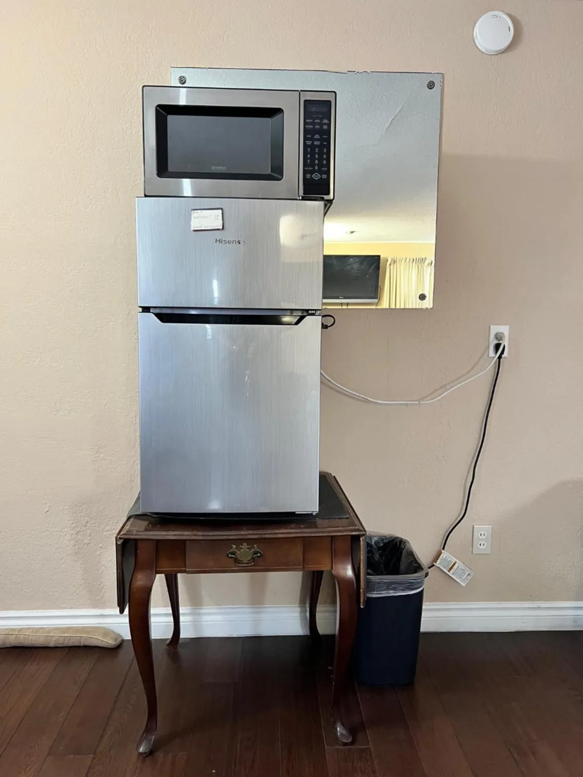 minibar in Great House Motel