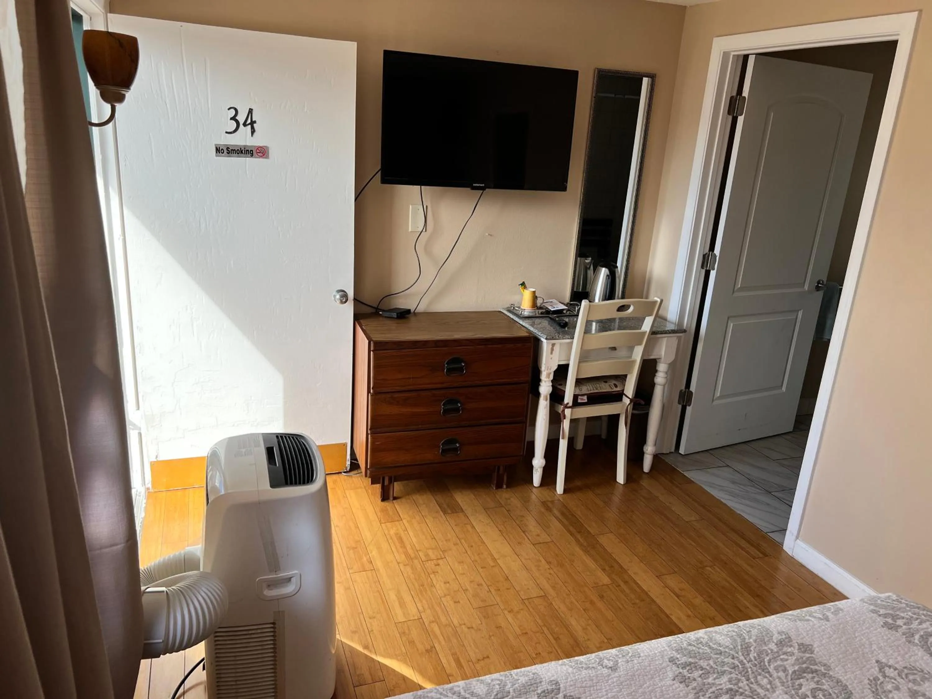 TV and multimedia, Bed in Great House Motel