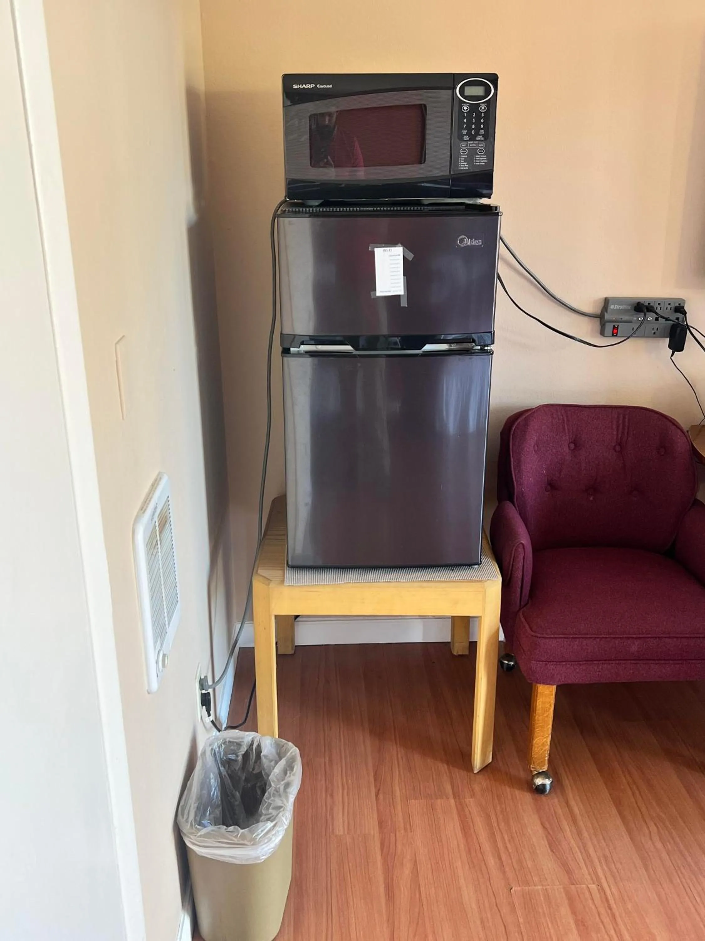 minibar in Great House Motel