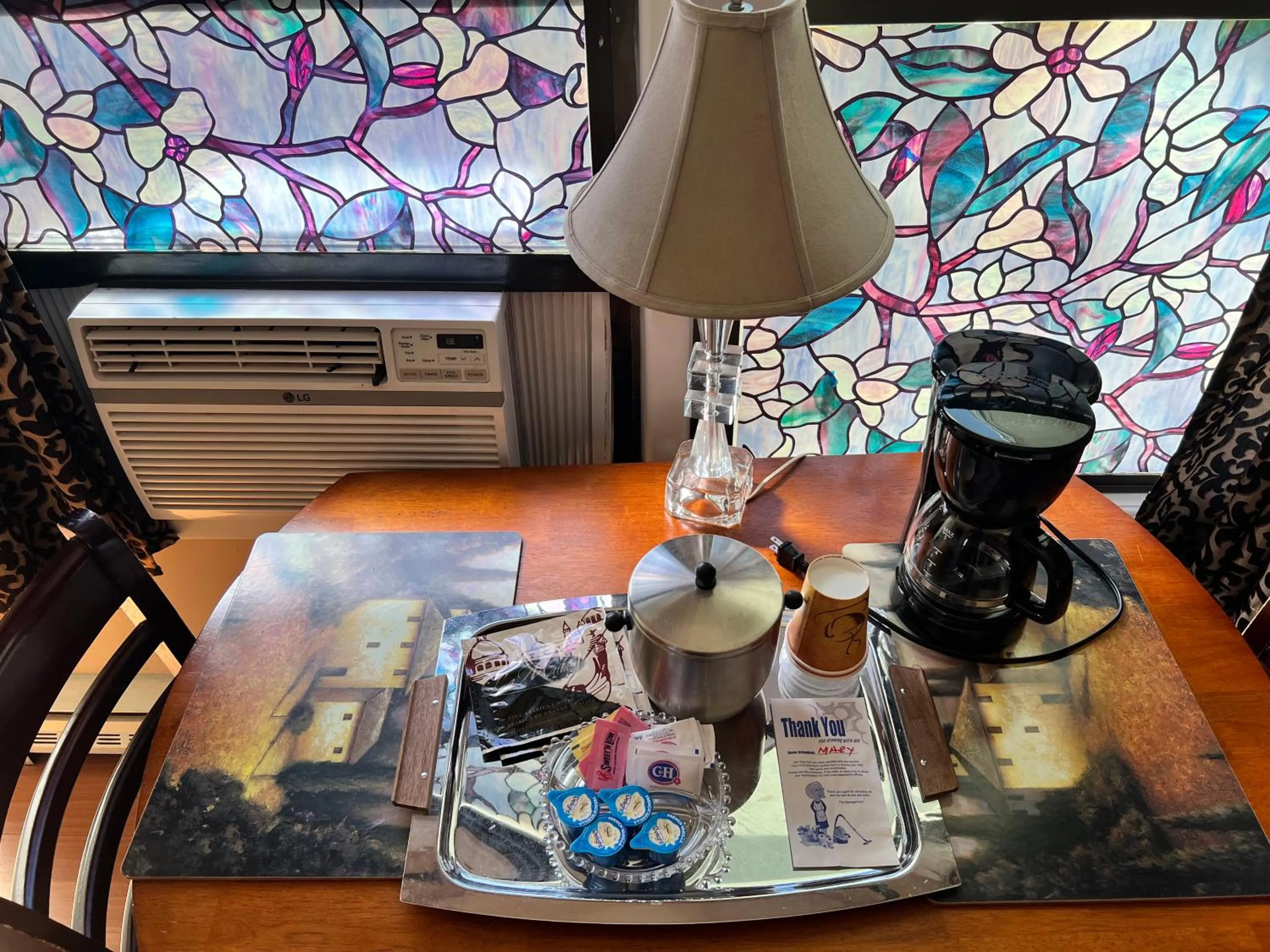 Coffee/tea facilities in Great House Motel