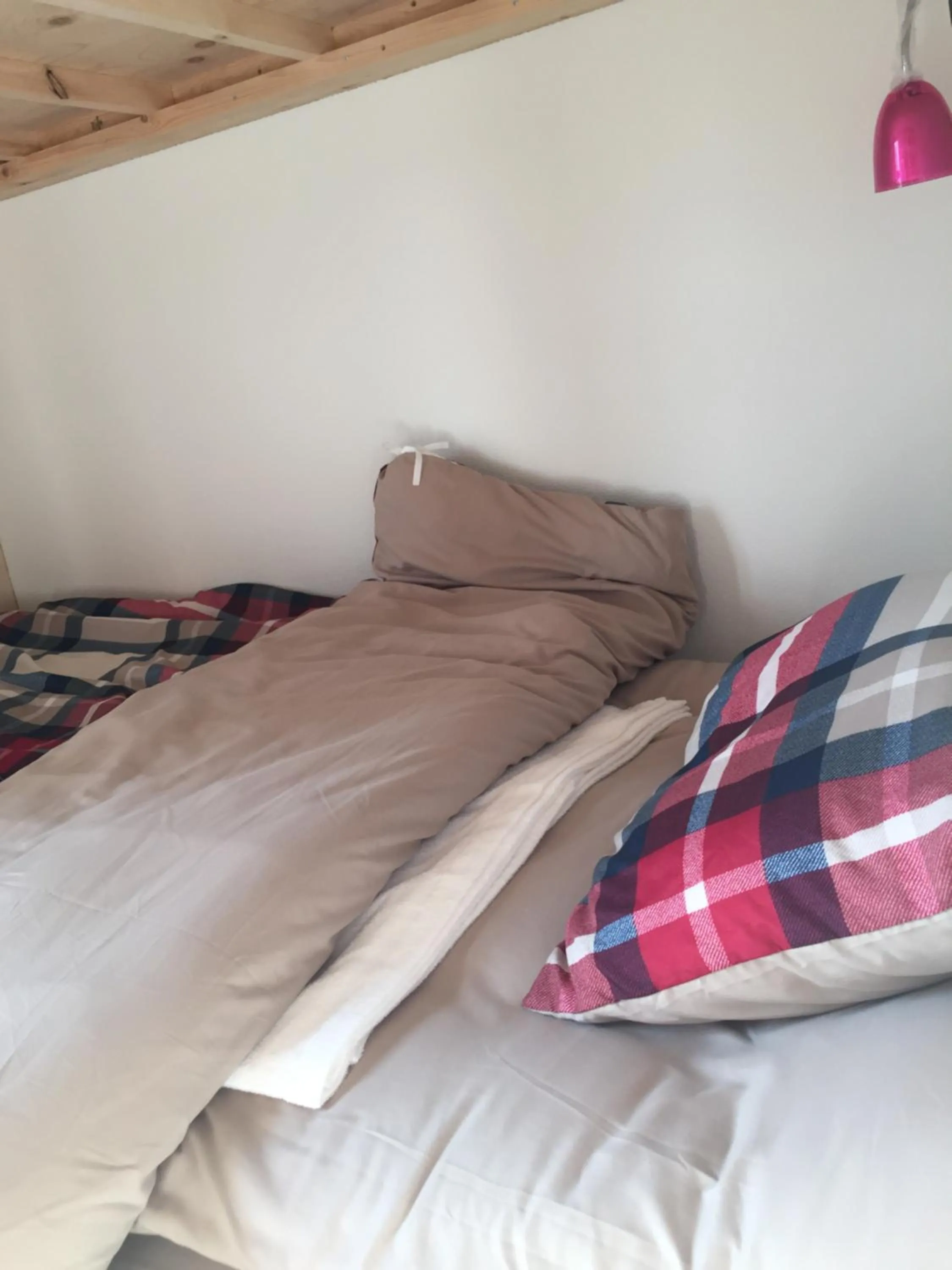 bunk bed, Bed in Guesthouse Sensu