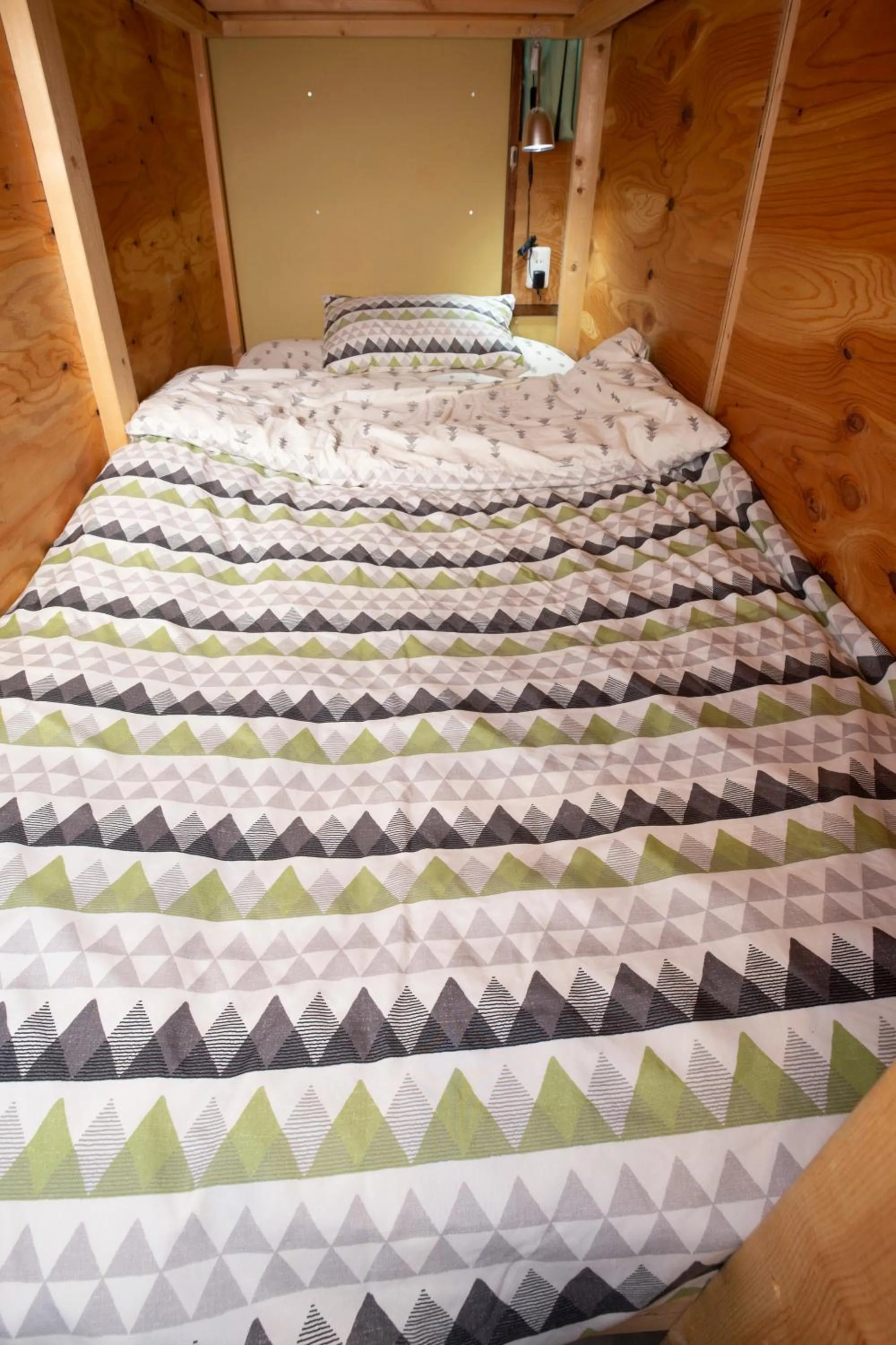 bunk bed, Bed in Guesthouse Sensu