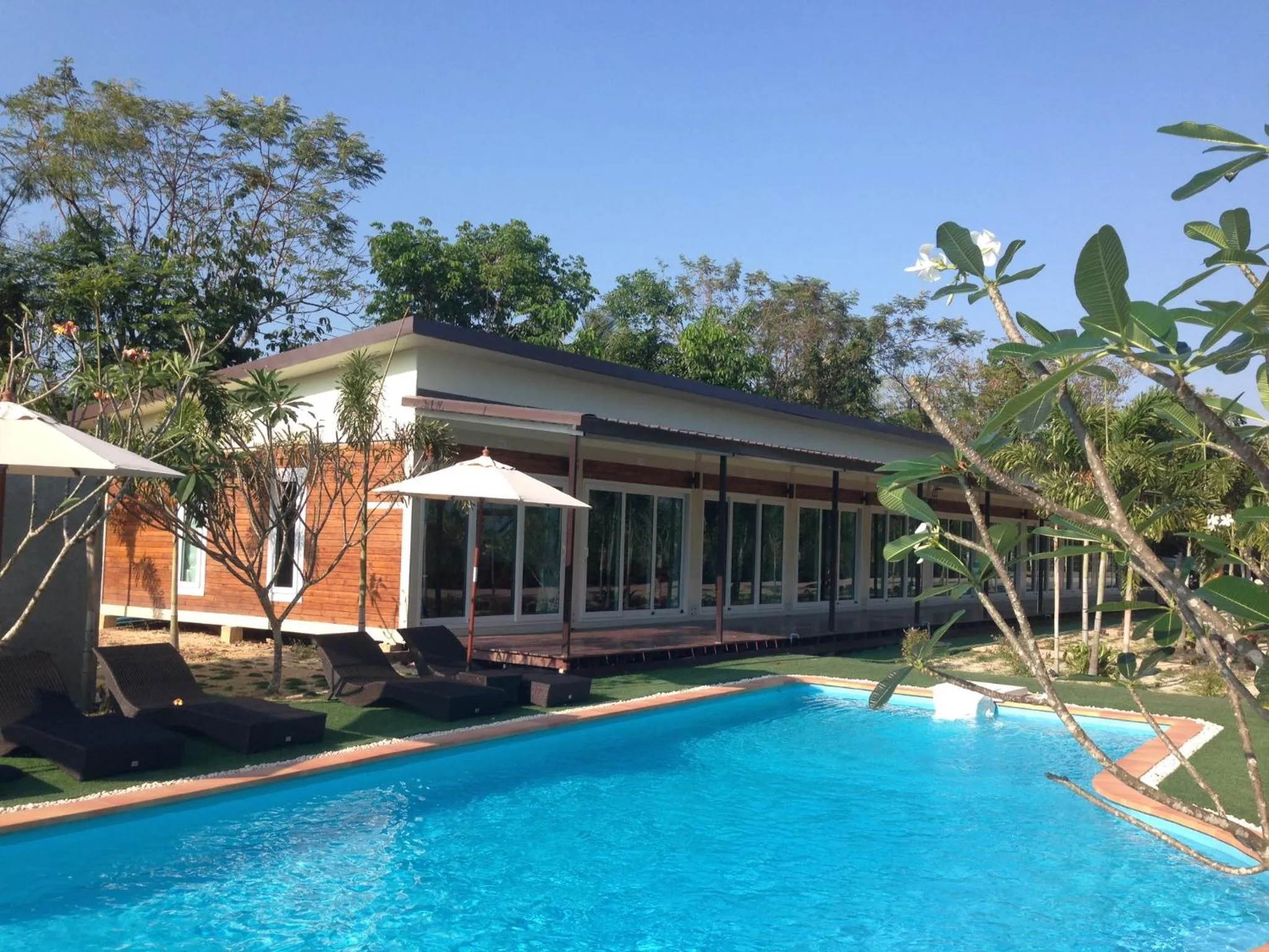 Swimming pool in Check In and Chill Out