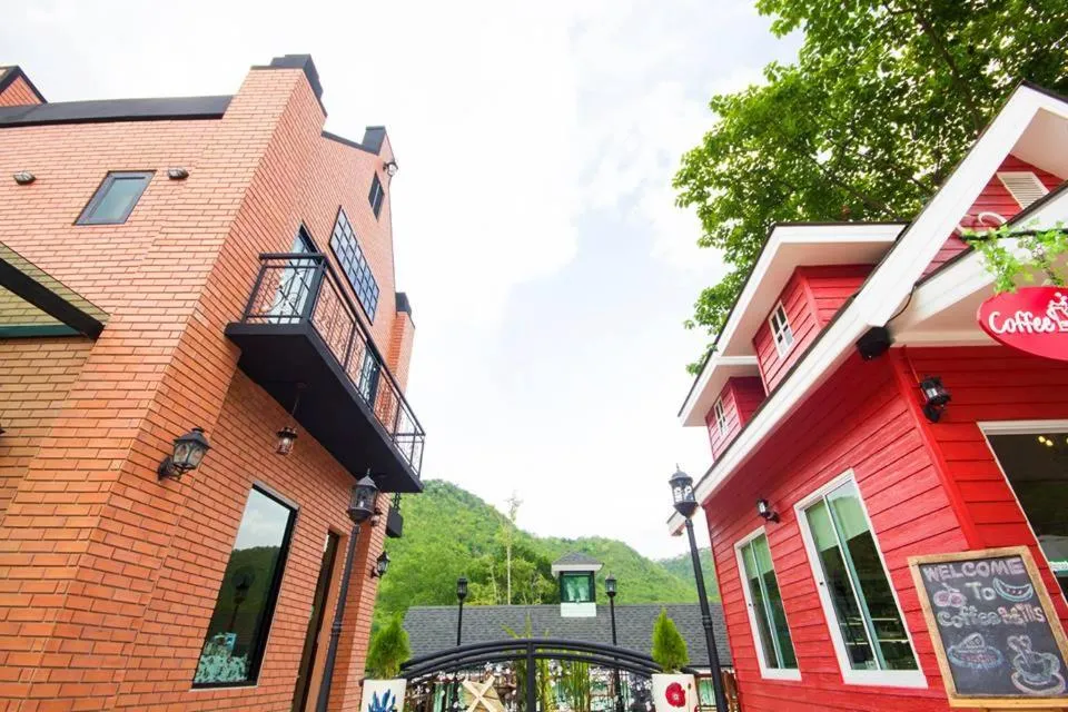 Property building in Stamp Hills Resort