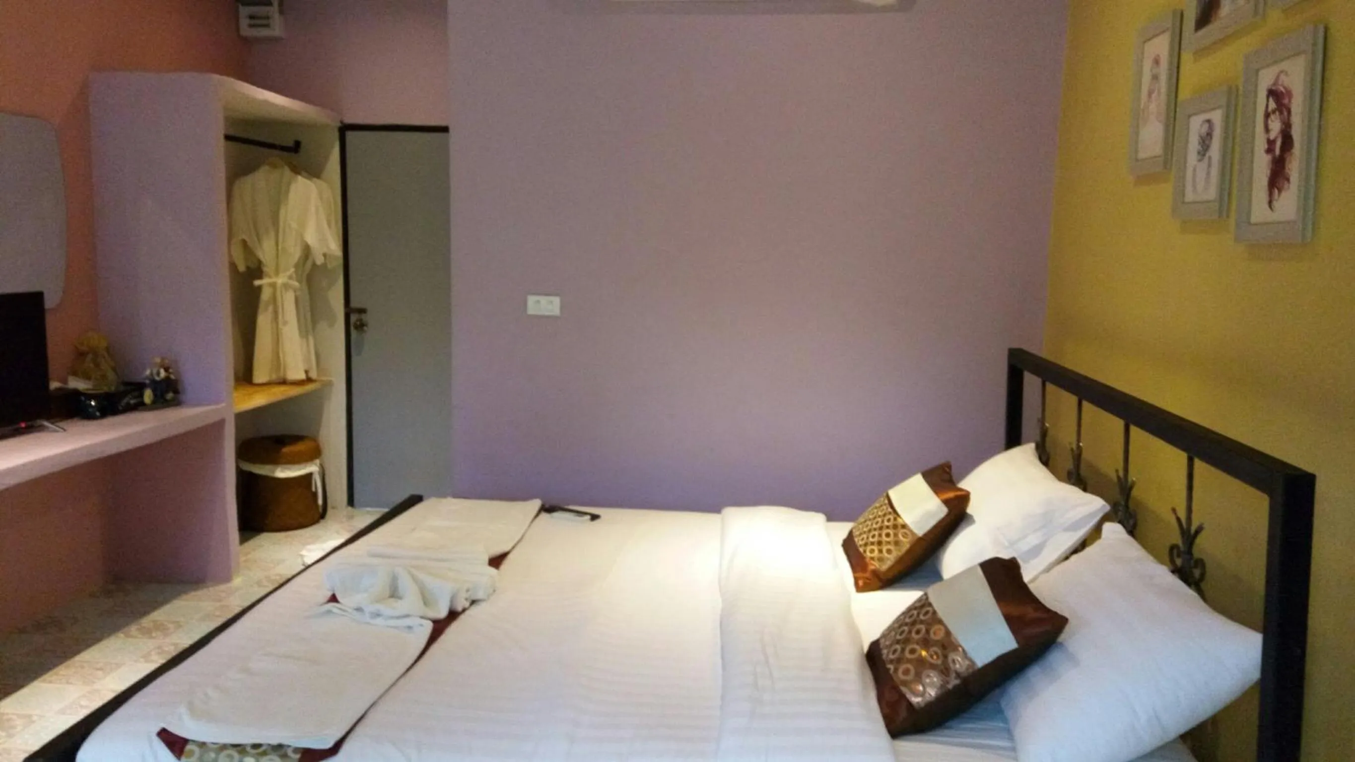 Bed in Stamp Hills Resort