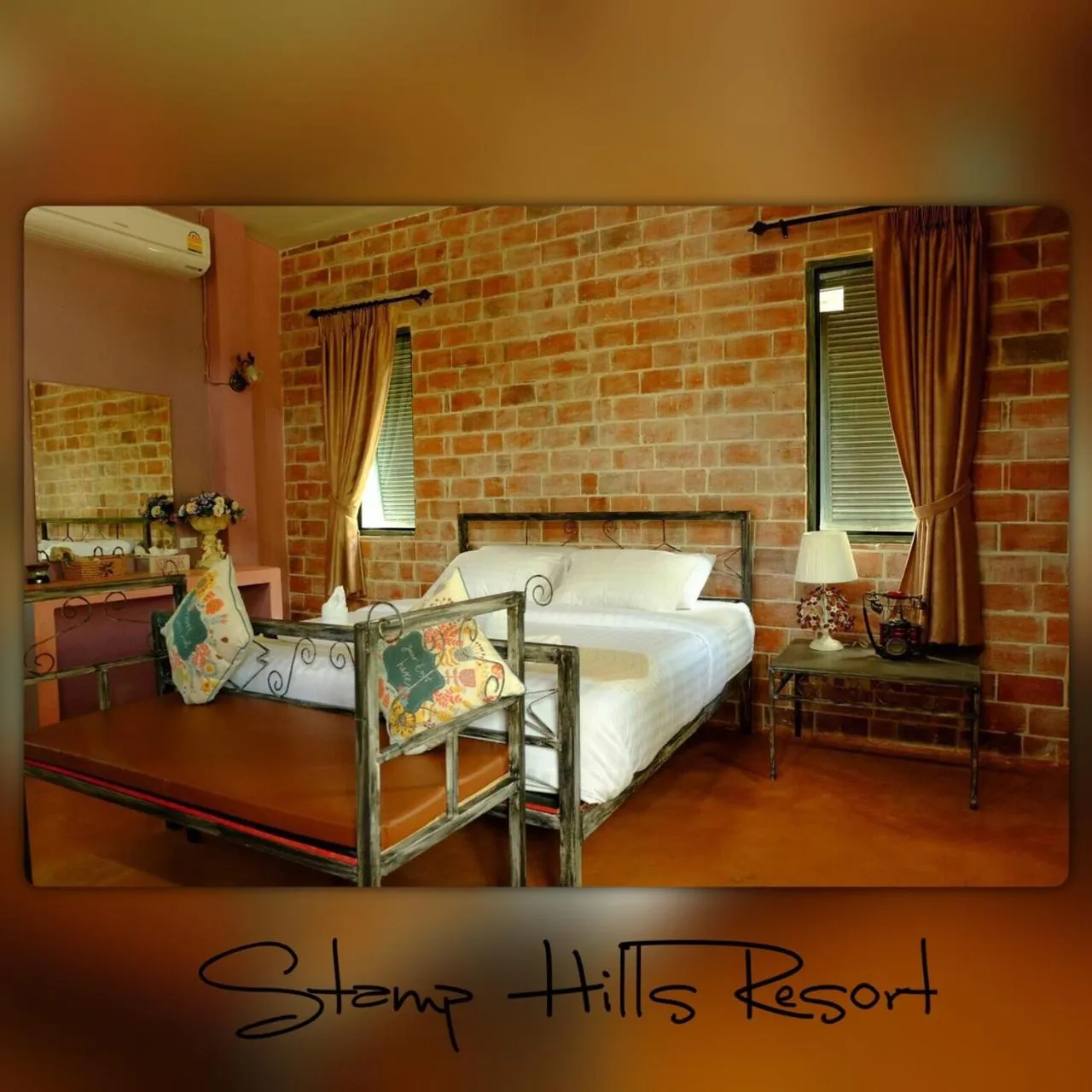 Photo of the whole room, Bed in Stamp Hills Resort