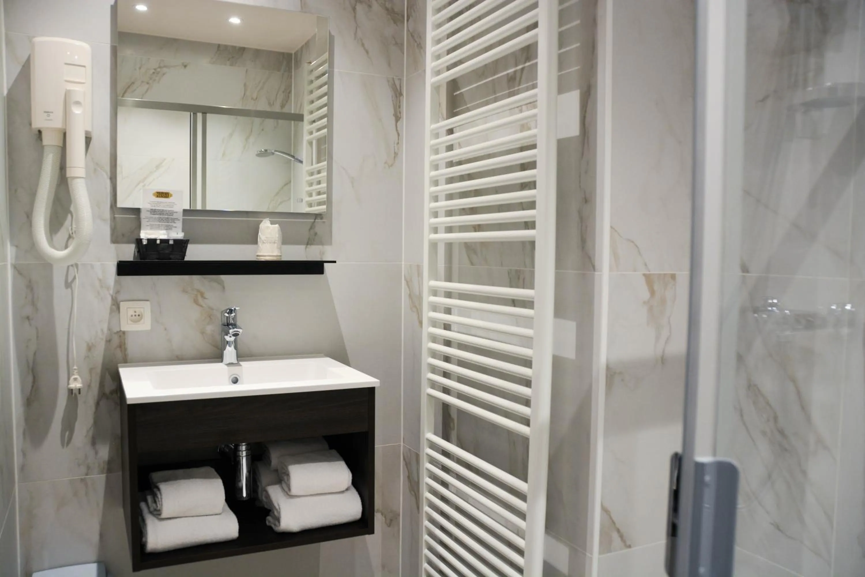 Bathroom in Hotel Maraboe