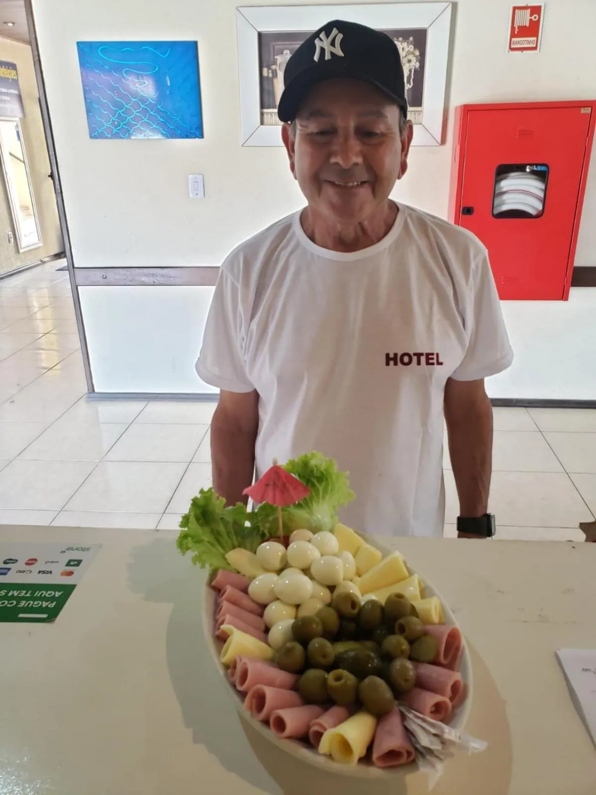 Restaurant/places to eat in Center Hotel