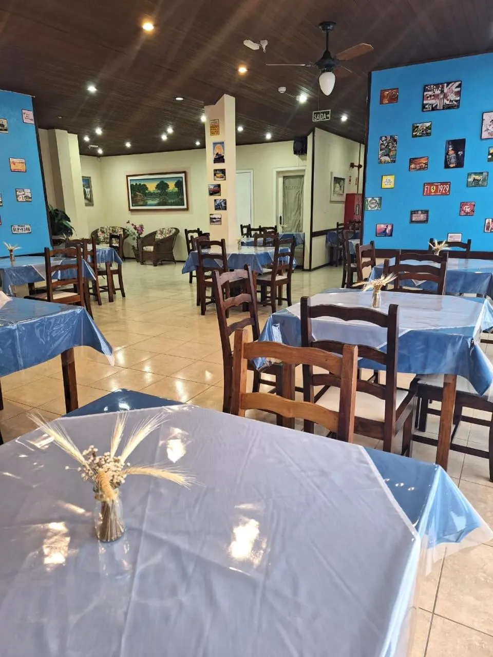 Restaurant/places to eat in Center Hotel