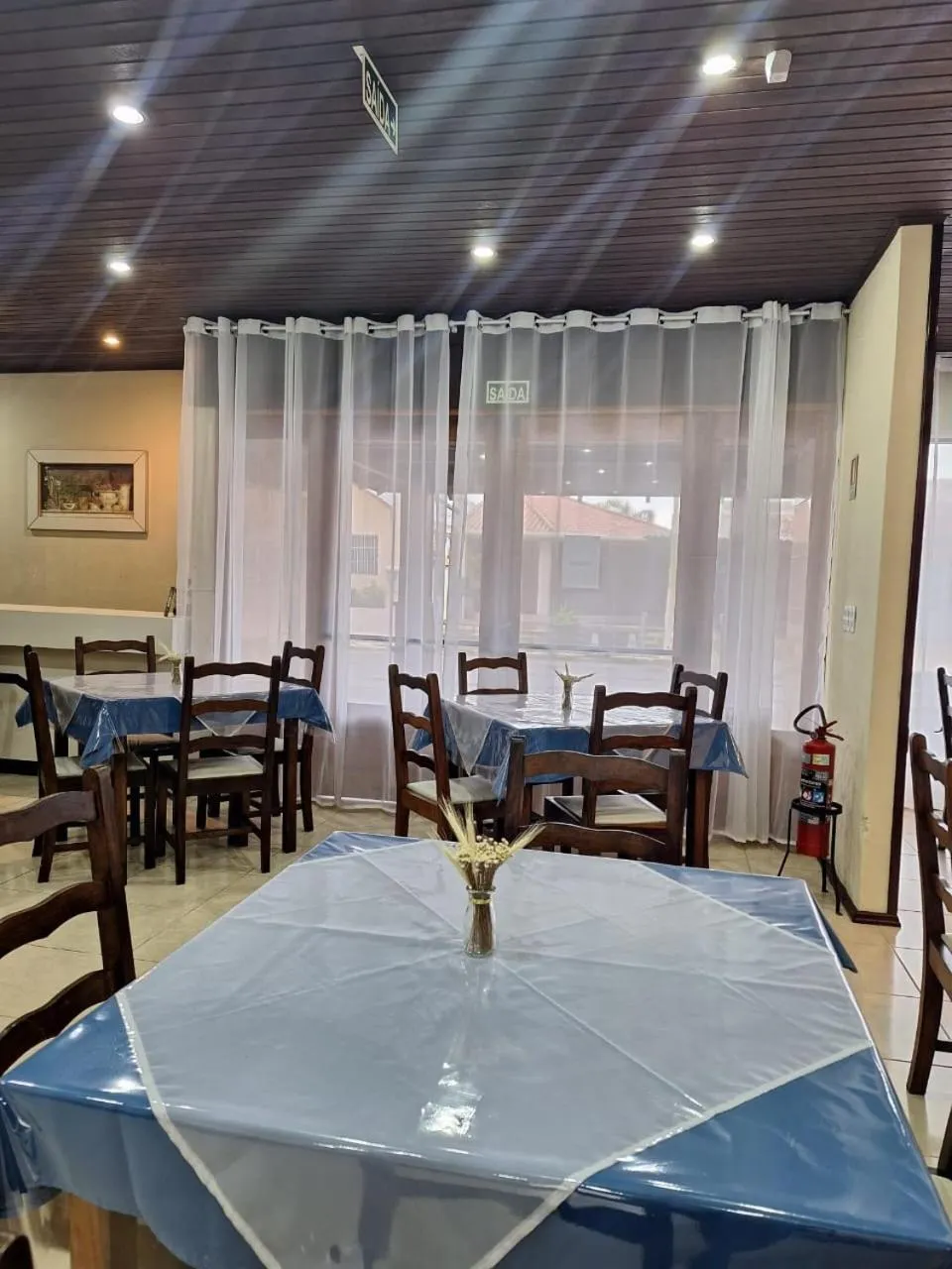 Restaurant/places to eat in Center Hotel