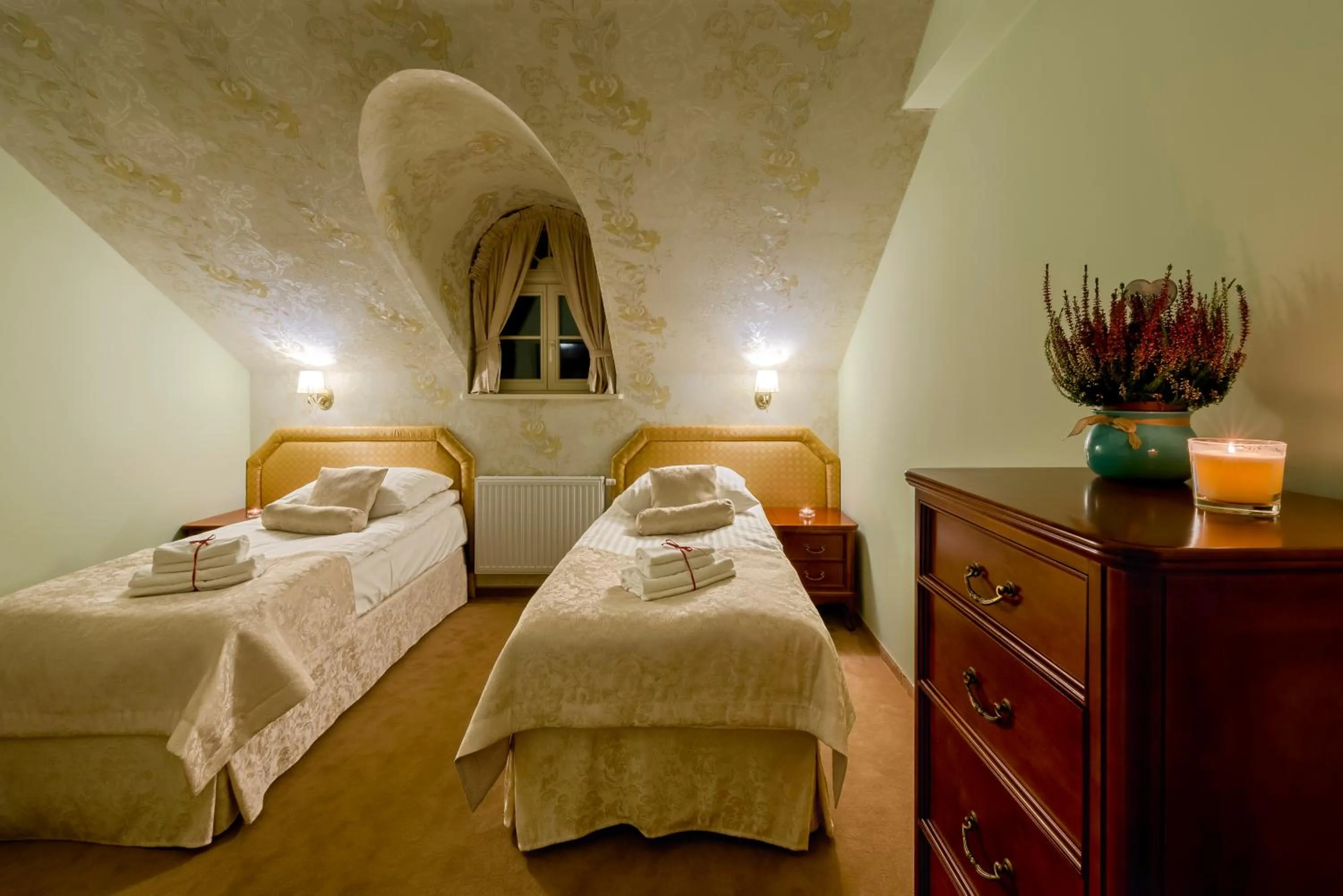 Photo of the whole room, Bed in Hotel Dwór Fijewo