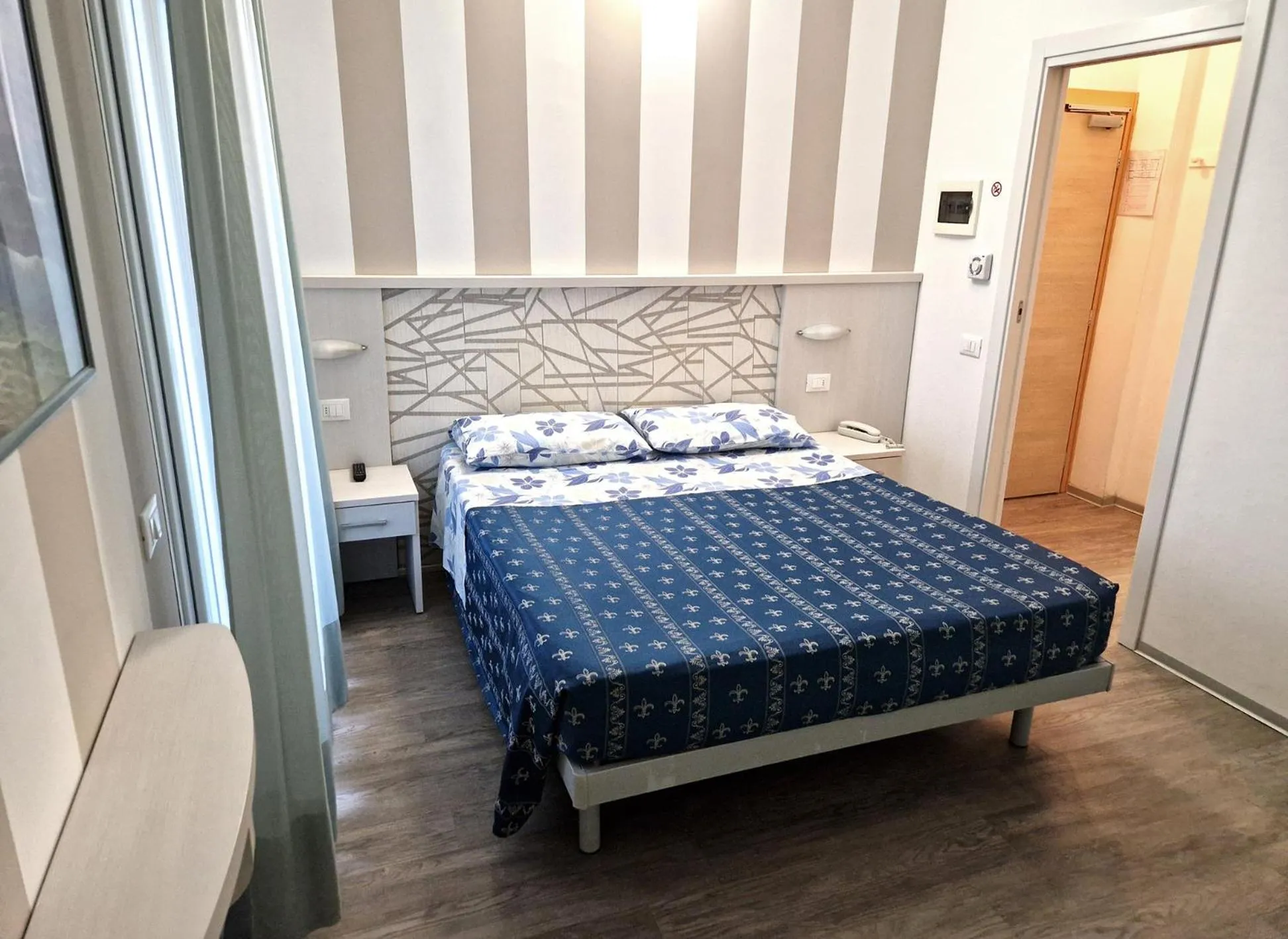 Bedroom, Bed in Hotel Sorriso - molto più di una stella