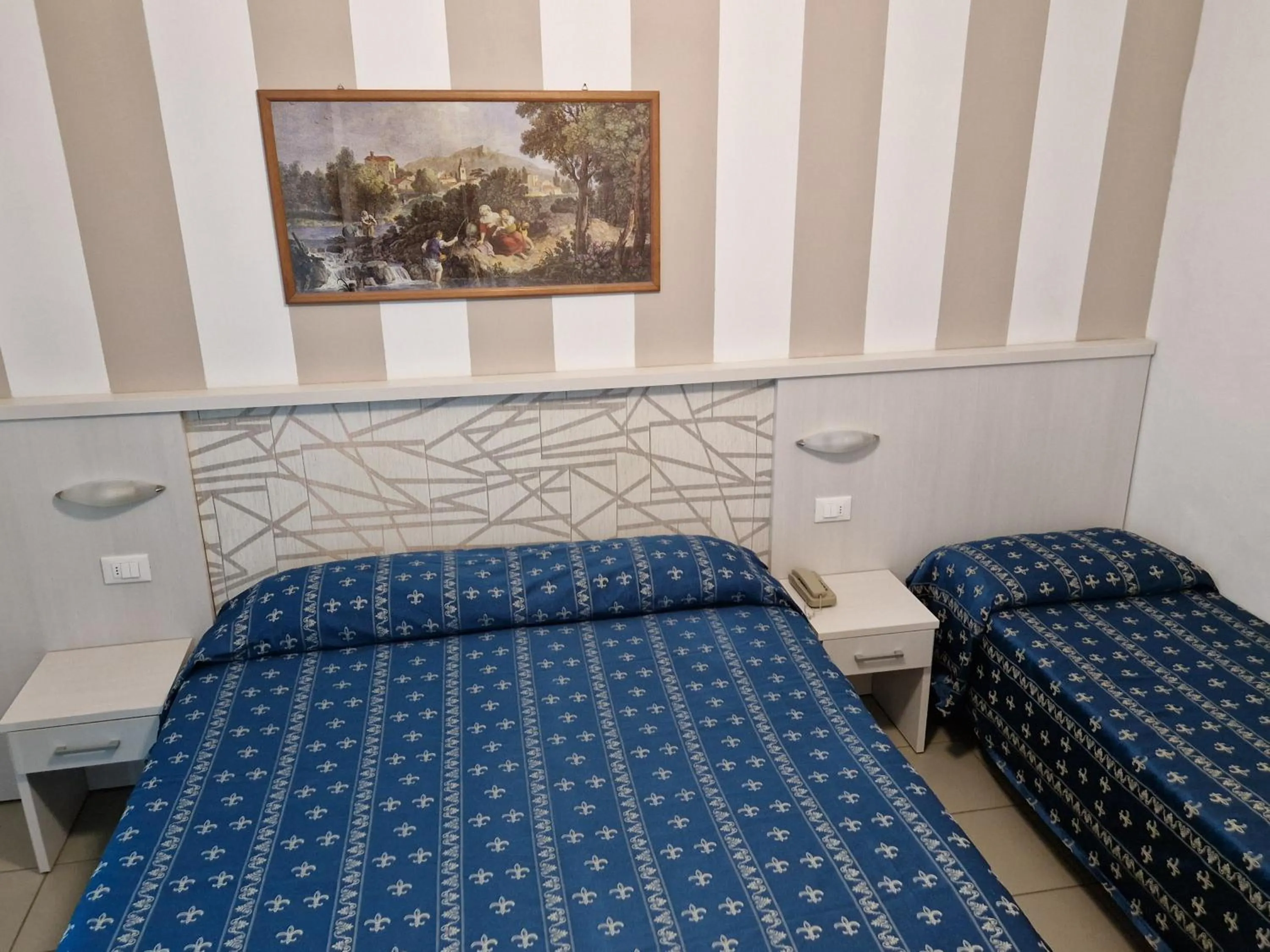 Bedroom, Bed in Hotel Sorriso - molto più di una stella