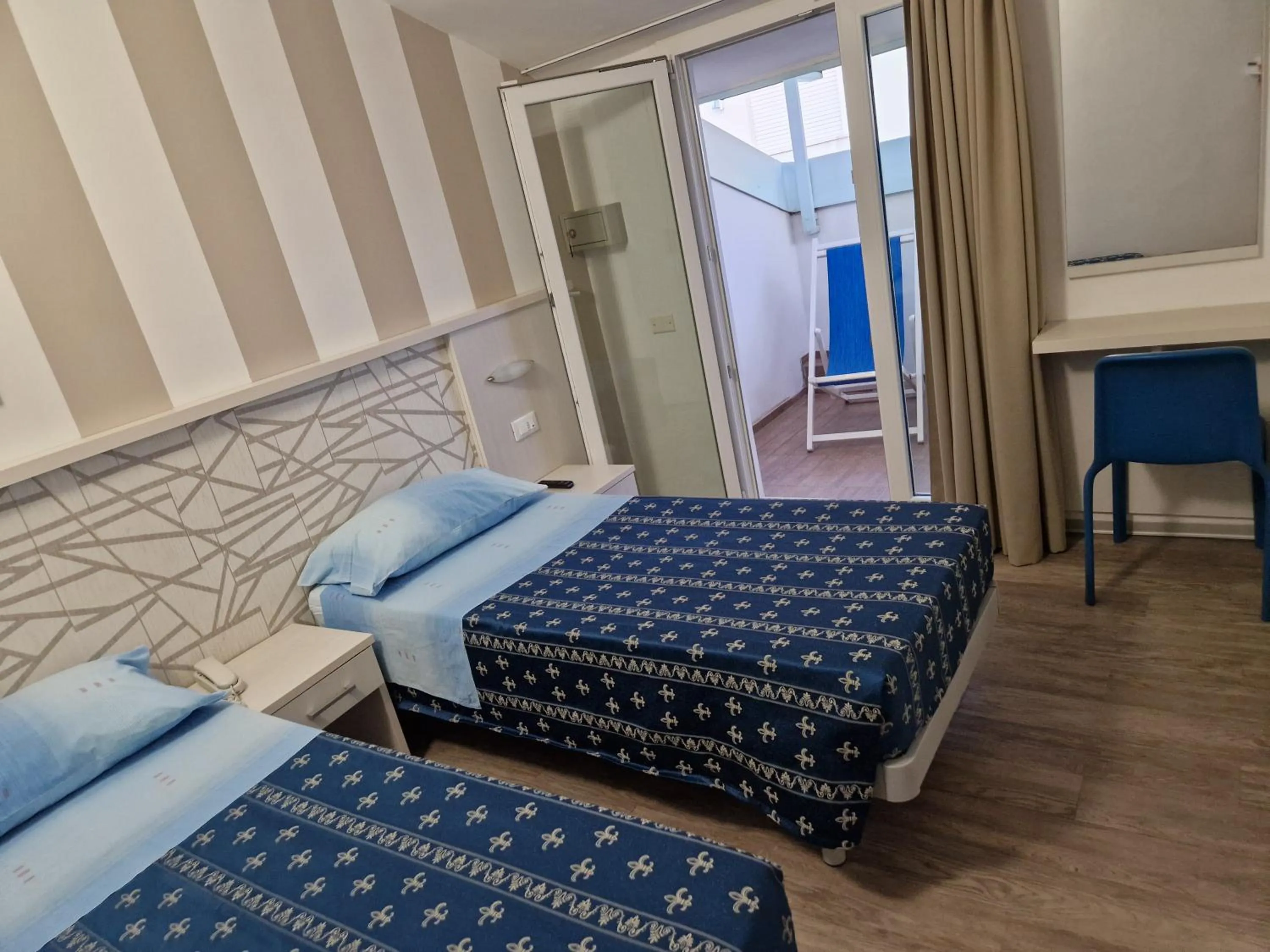 Bedroom, Bed in Hotel Sorriso - molto più di una stella