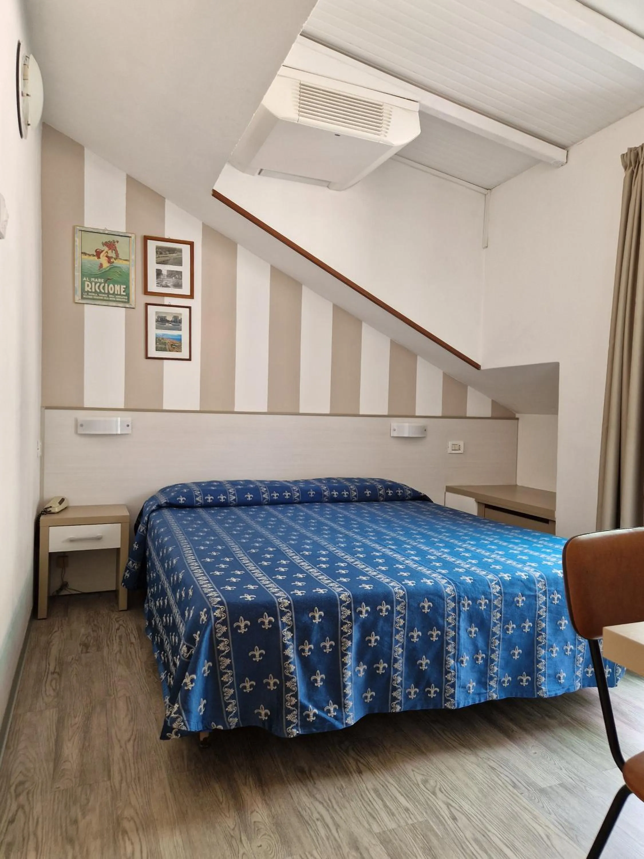 Bedroom, Bed in Hotel Sorriso - molto più di una stella