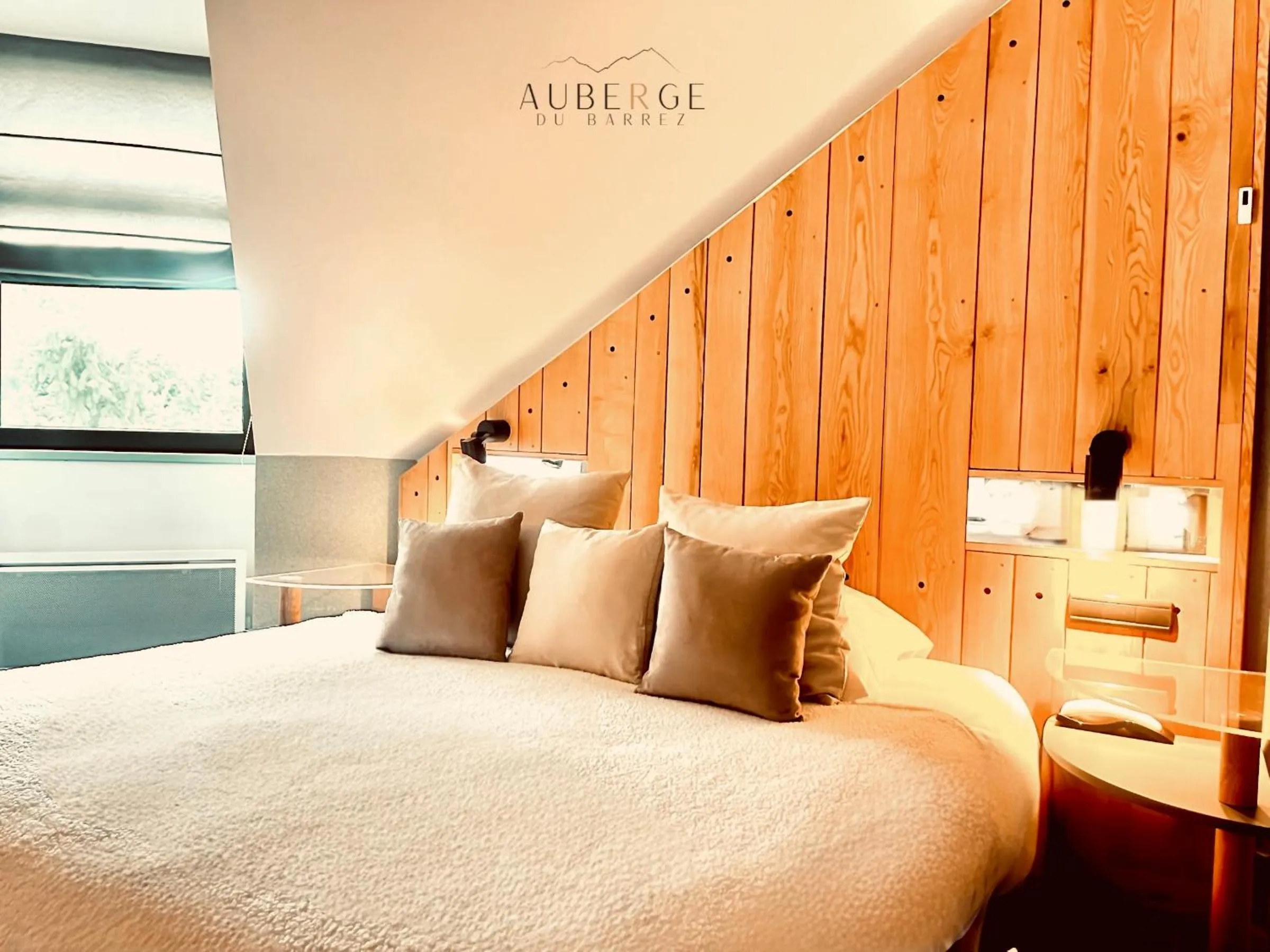 Bathroom, Bed in Logis Auberge du Barrez