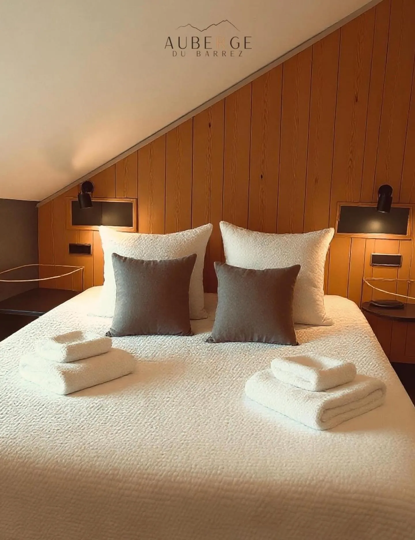 View (from property/room), Bed in Logis Auberge du Barrez