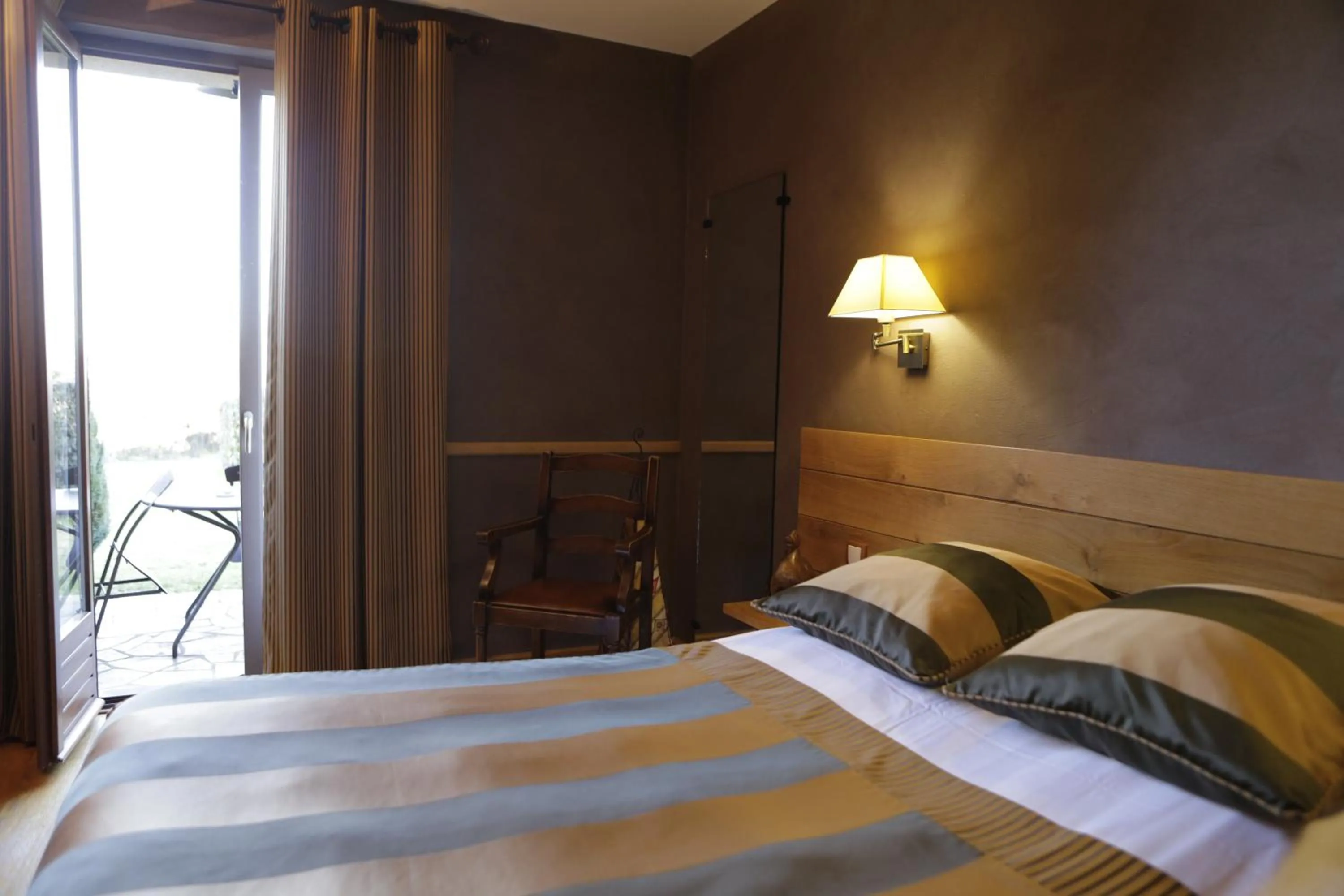 Photo of the whole room, Bed in Logis Auberge du Barrez