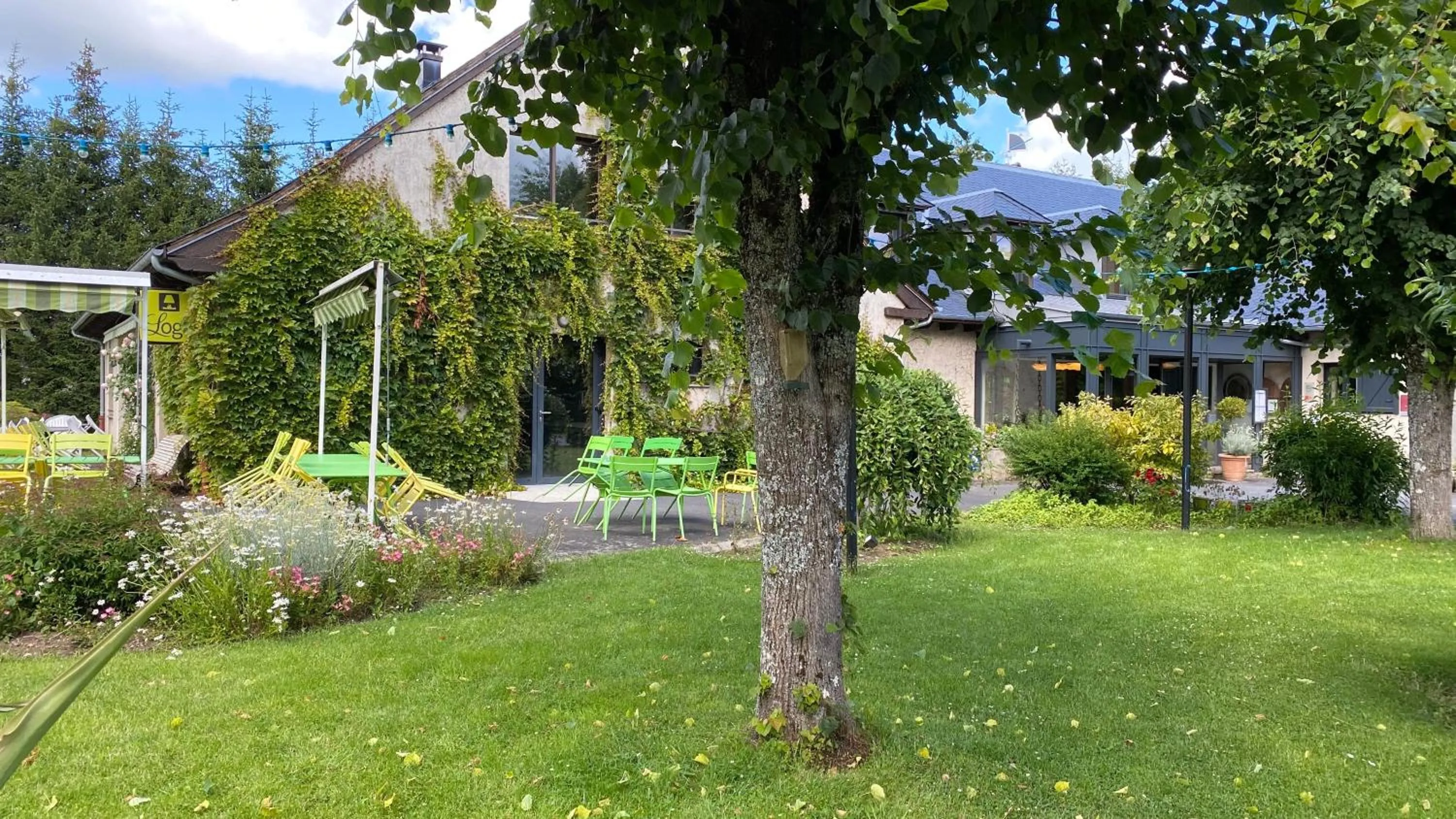 Property building in Logis Auberge du Barrez