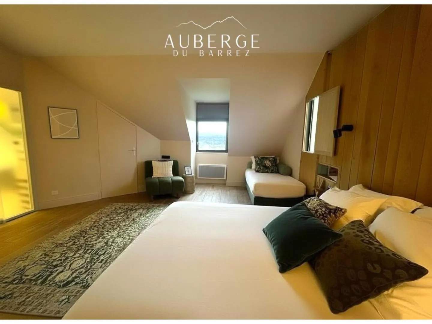 Bed in Hotel Restaurant Auberge du Barrez Logis