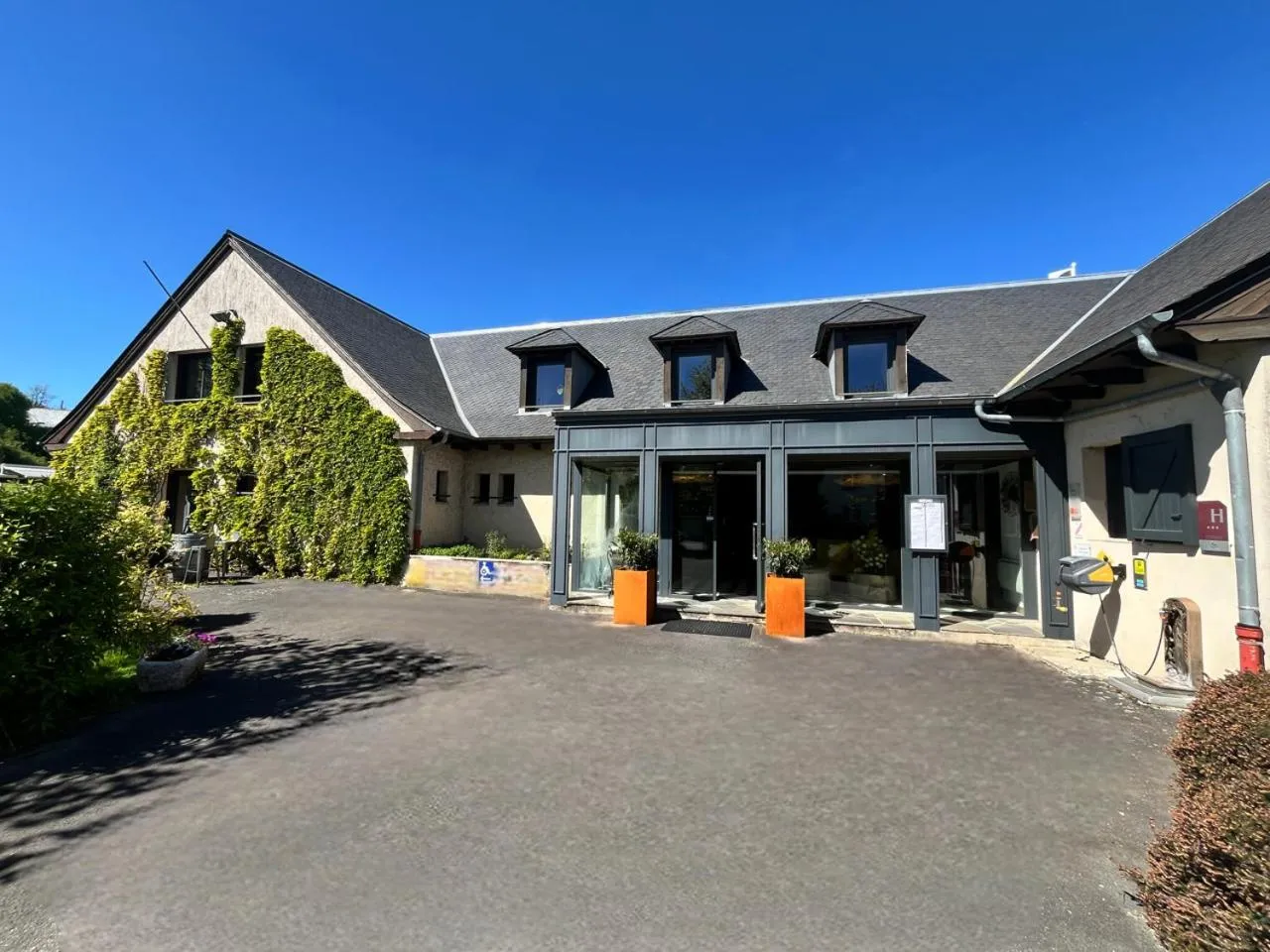 Property building in Logis Auberge du Barrez