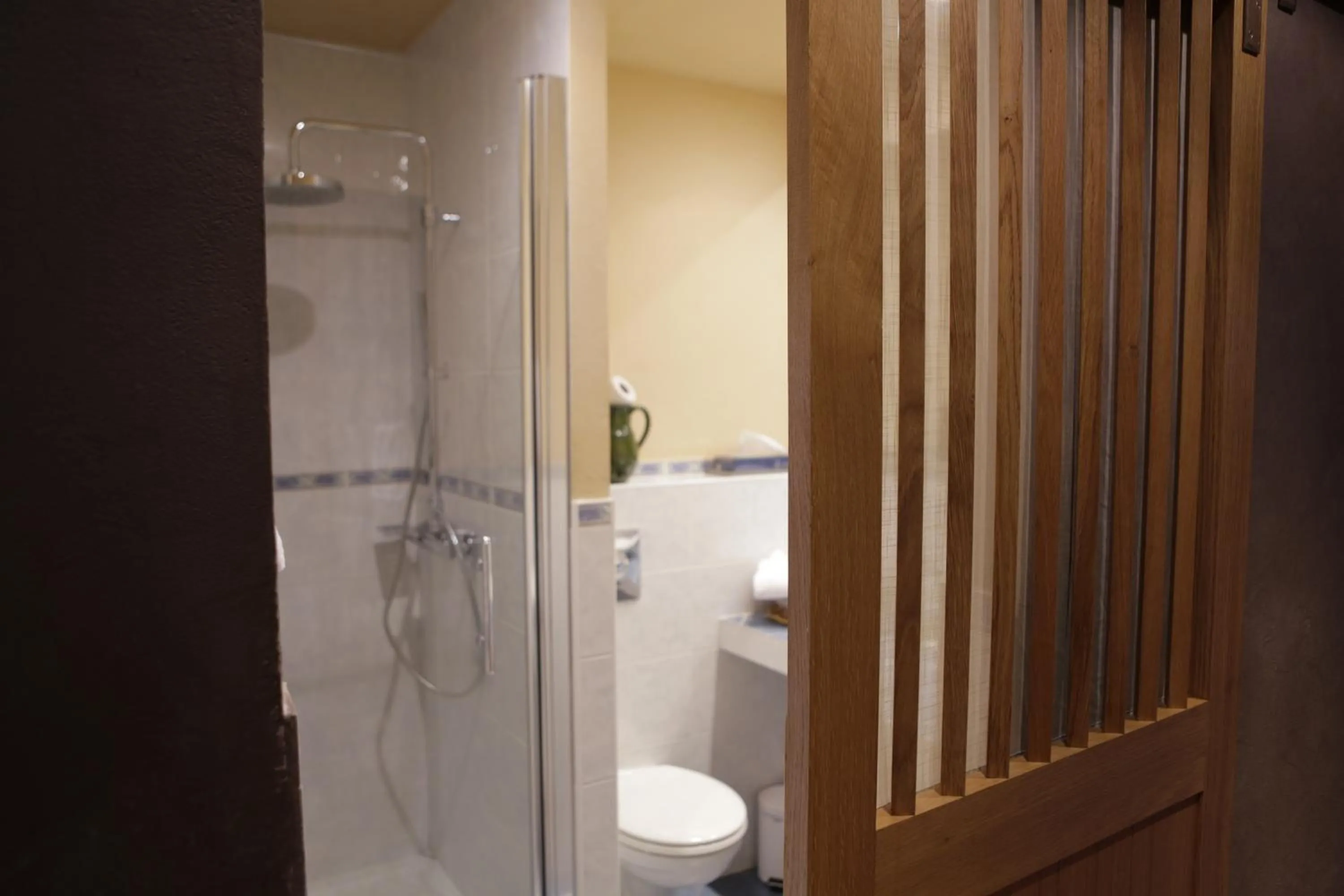 Bathroom in Logis Auberge du Barrez