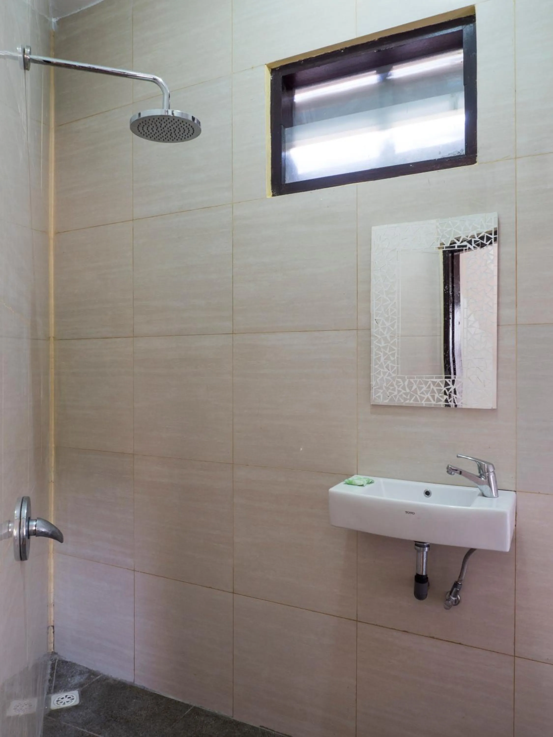 Gili Turtle Beach Resort