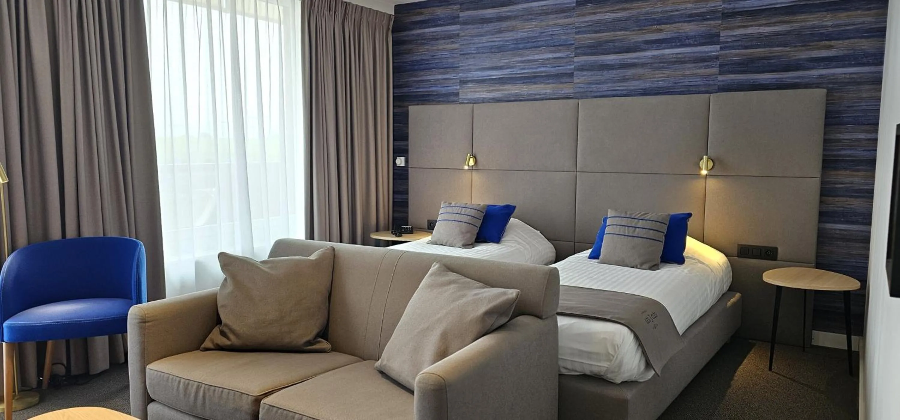 Bedroom in Hotel Les 3 Cles