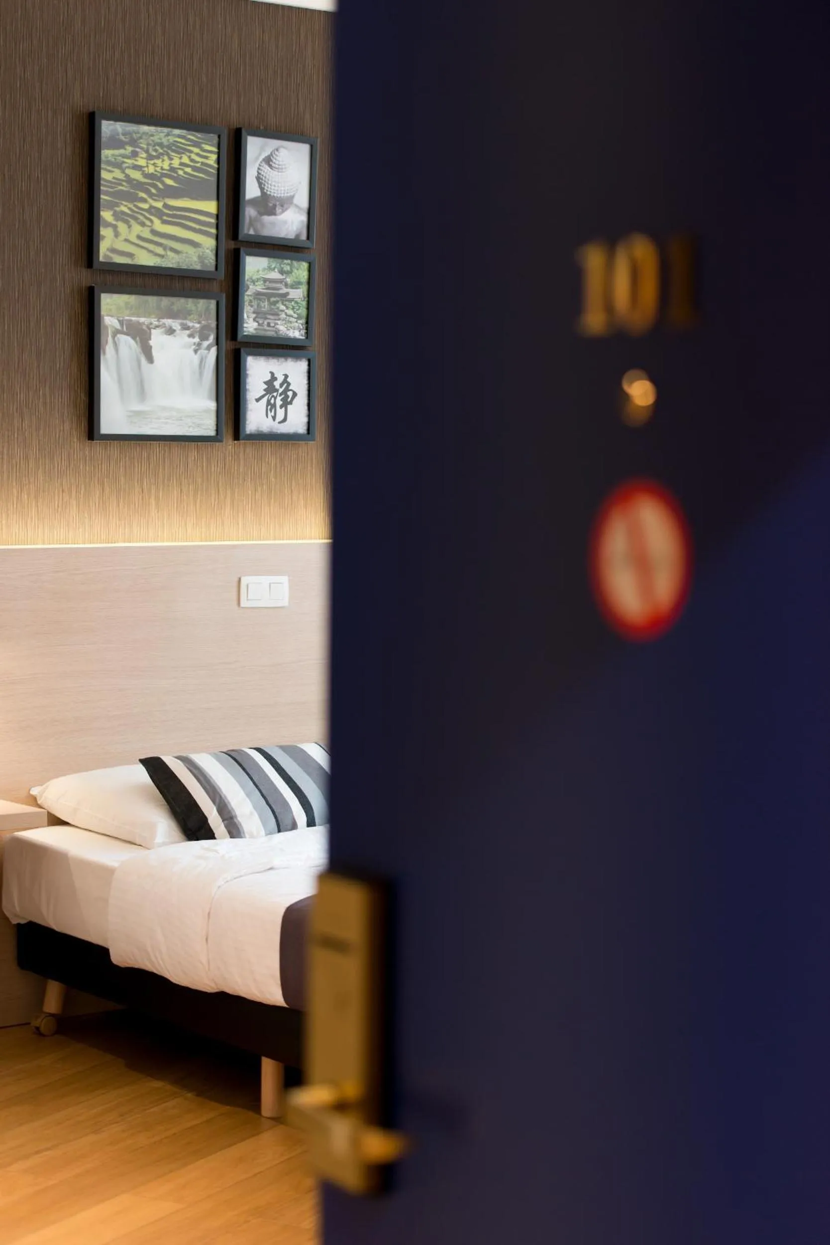 Bed in Hôtel de l'Univers Liège