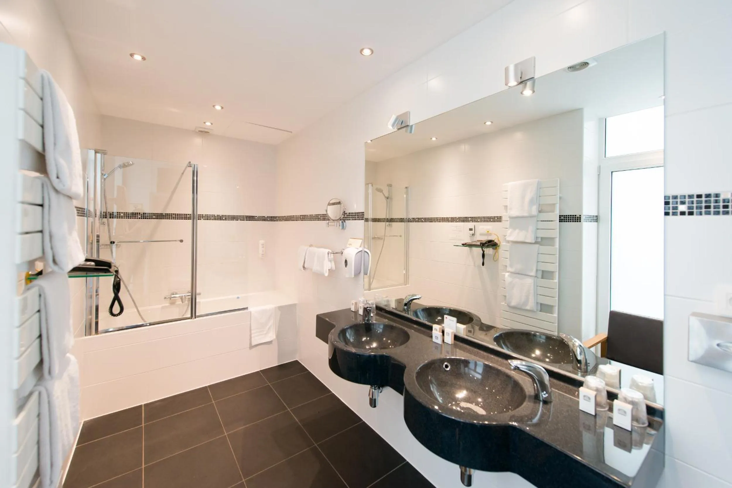 Bathroom in Hôtel de l'Univers Liège