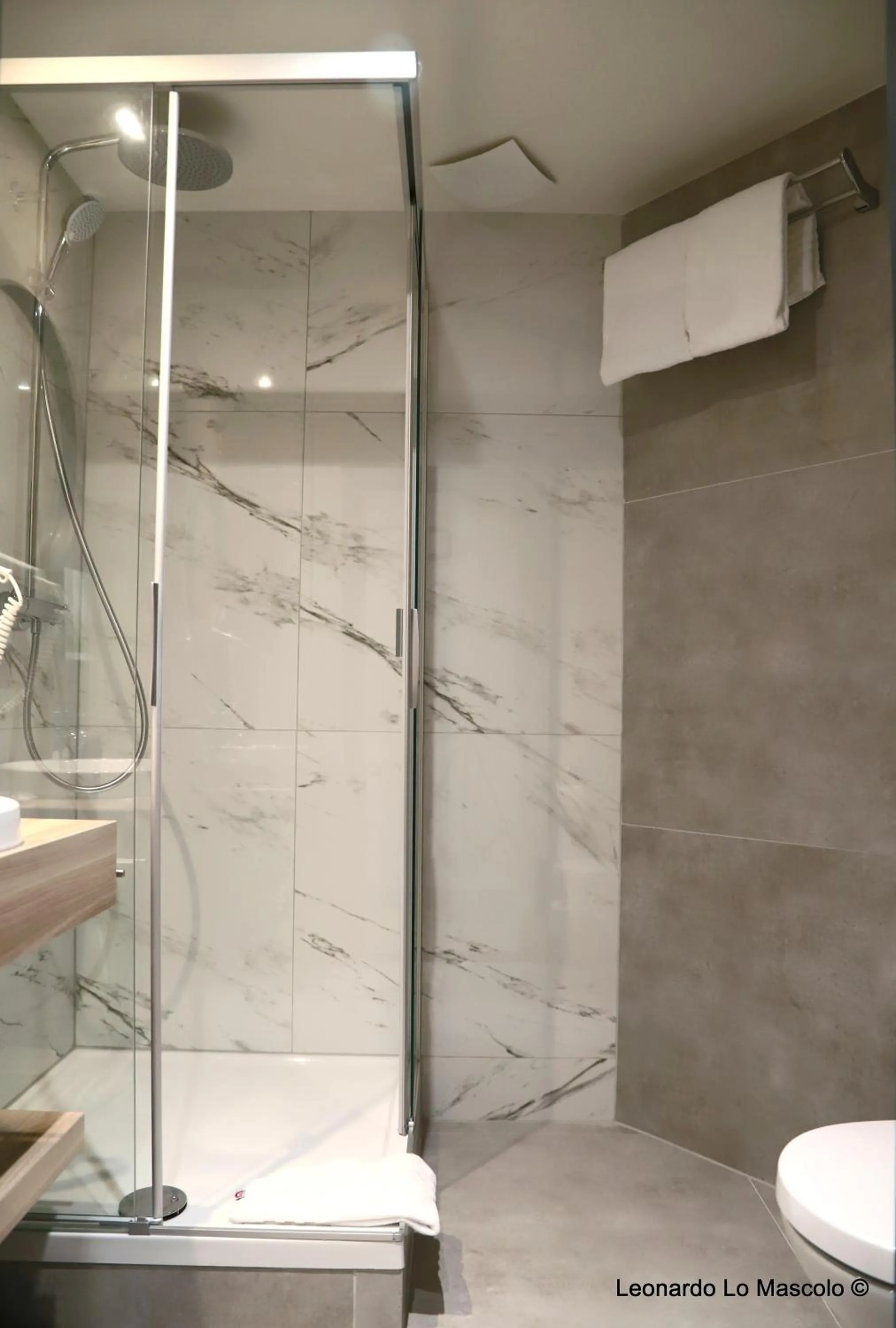 Shower in Hôtel de l'Univers Liège