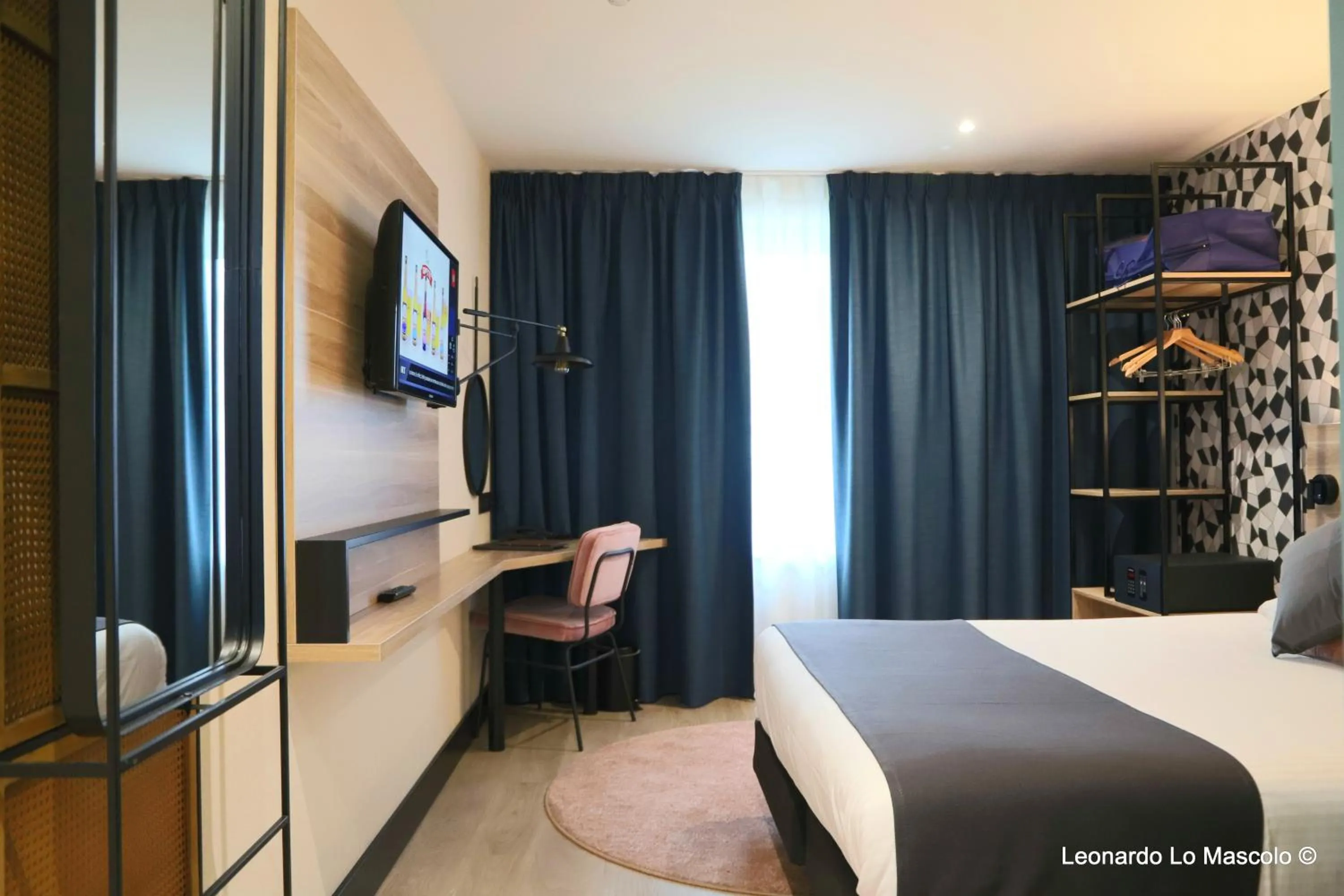 TV and multimedia, Bed in Hôtel de l'Univers Liège