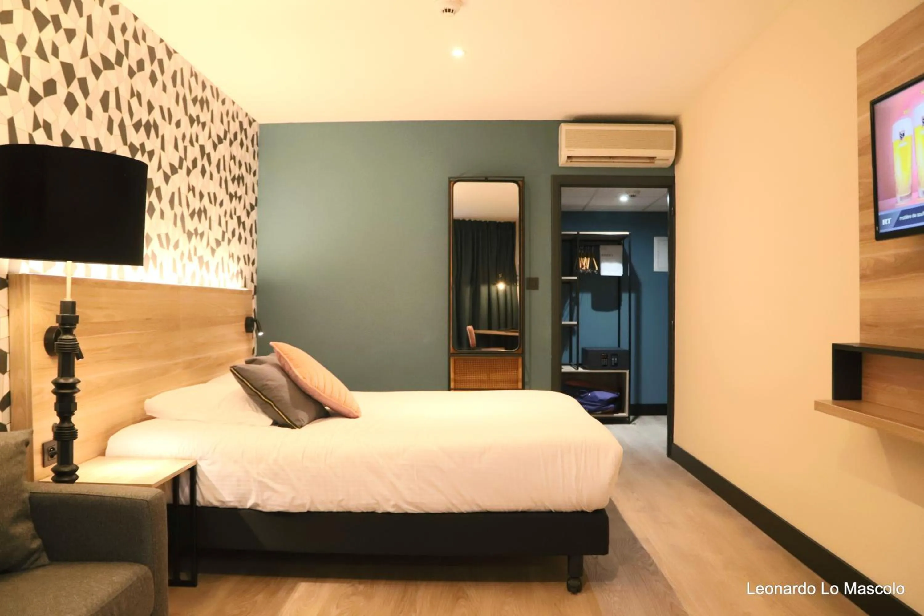 Bed in Hôtel de l'Univers Liège