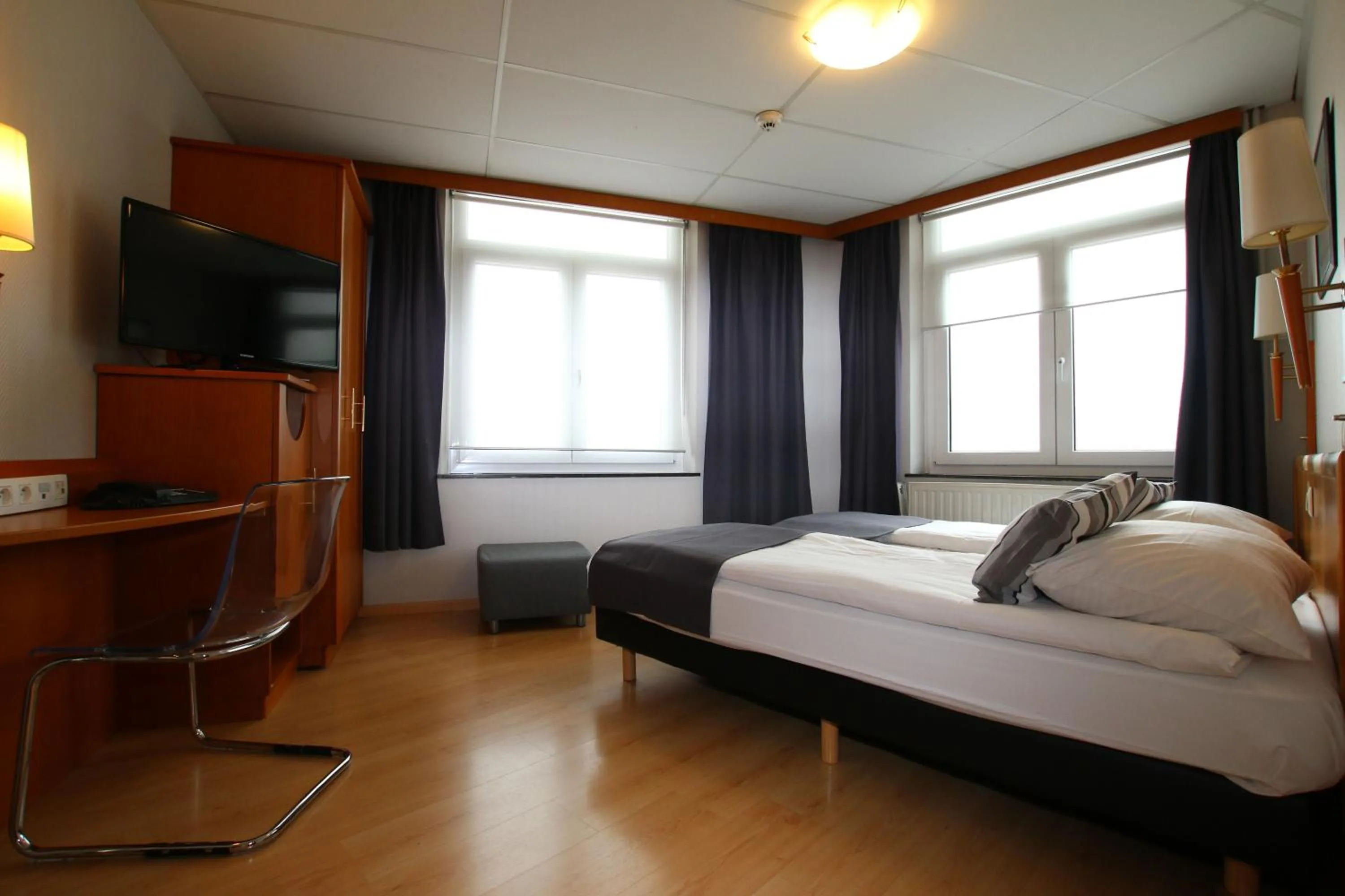 Bed in Hôtel de l'Univers Liège