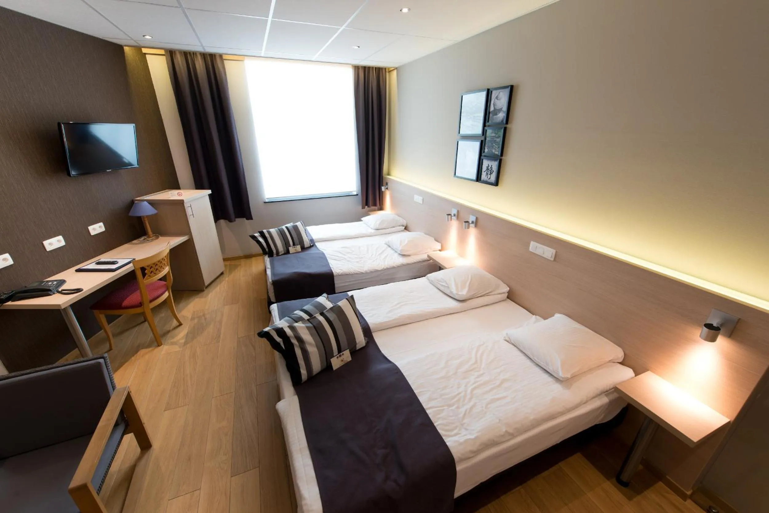 Photo of the whole room, Bed in Hôtel de l'Univers Liège