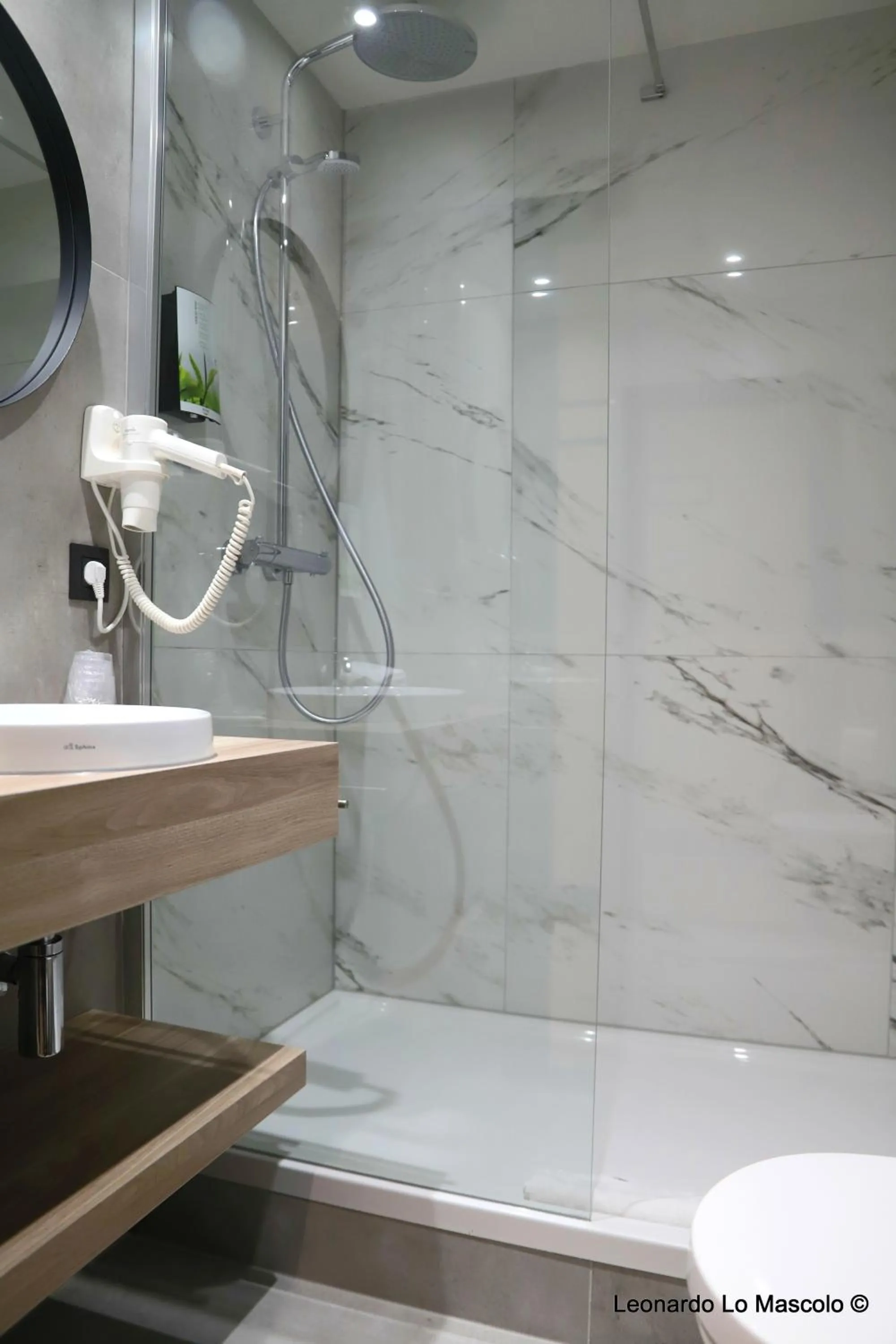 Shower in Hôtel de l'Univers Liège