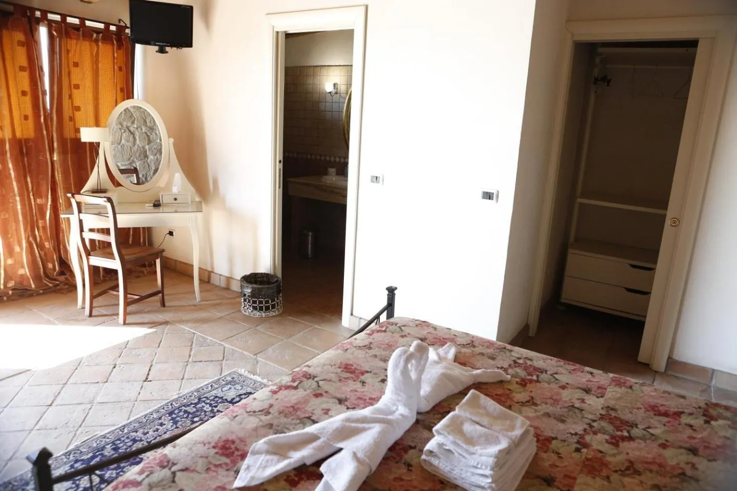 Bed in Il Borgo Ariccia Resort