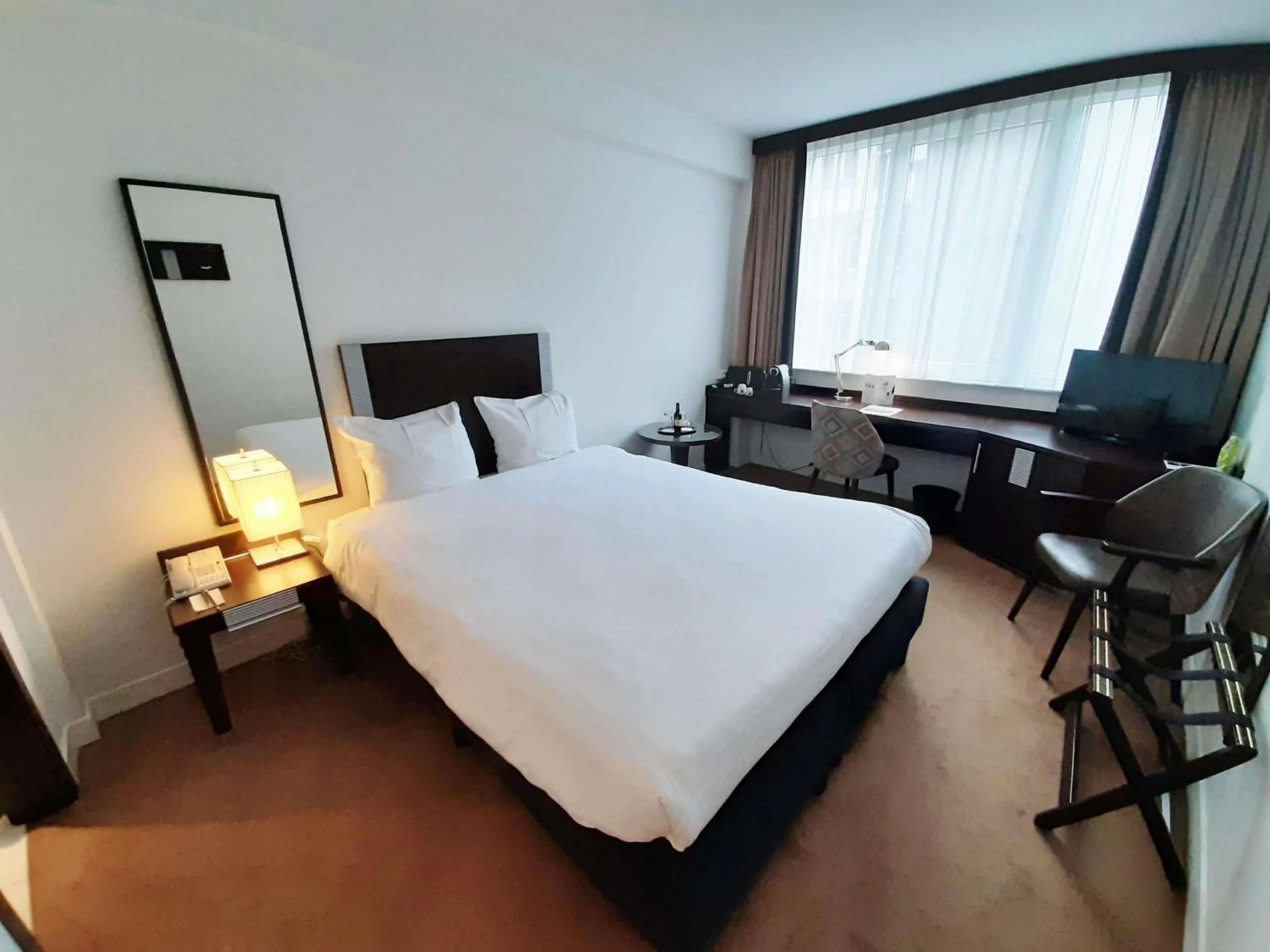 Bedroom, Bed in Hotel des Colonies Brussels by Mercure