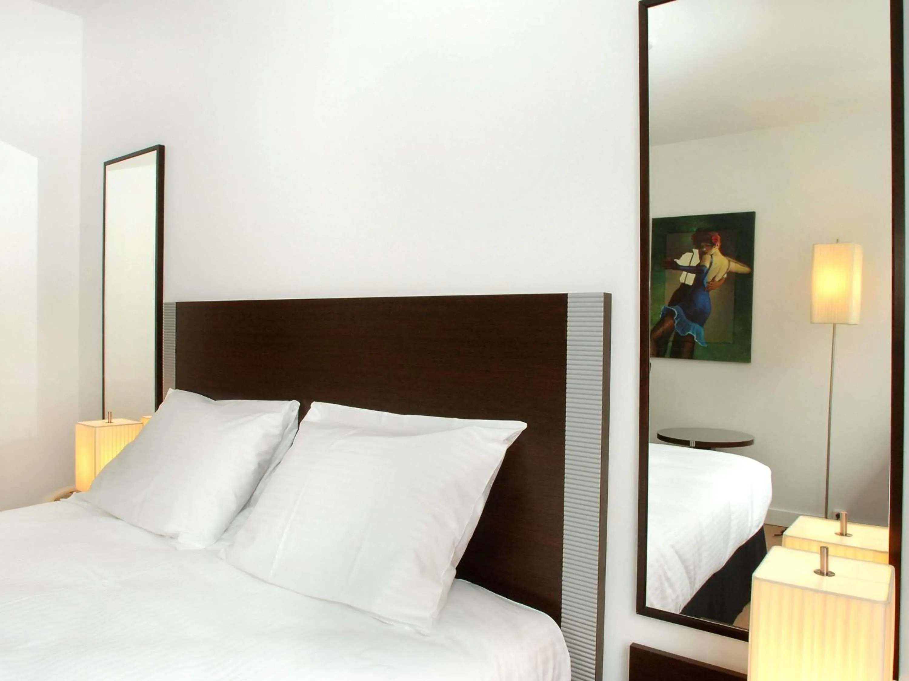 Bedroom, Bed in Hotel des Colonies Brussels by Mercure