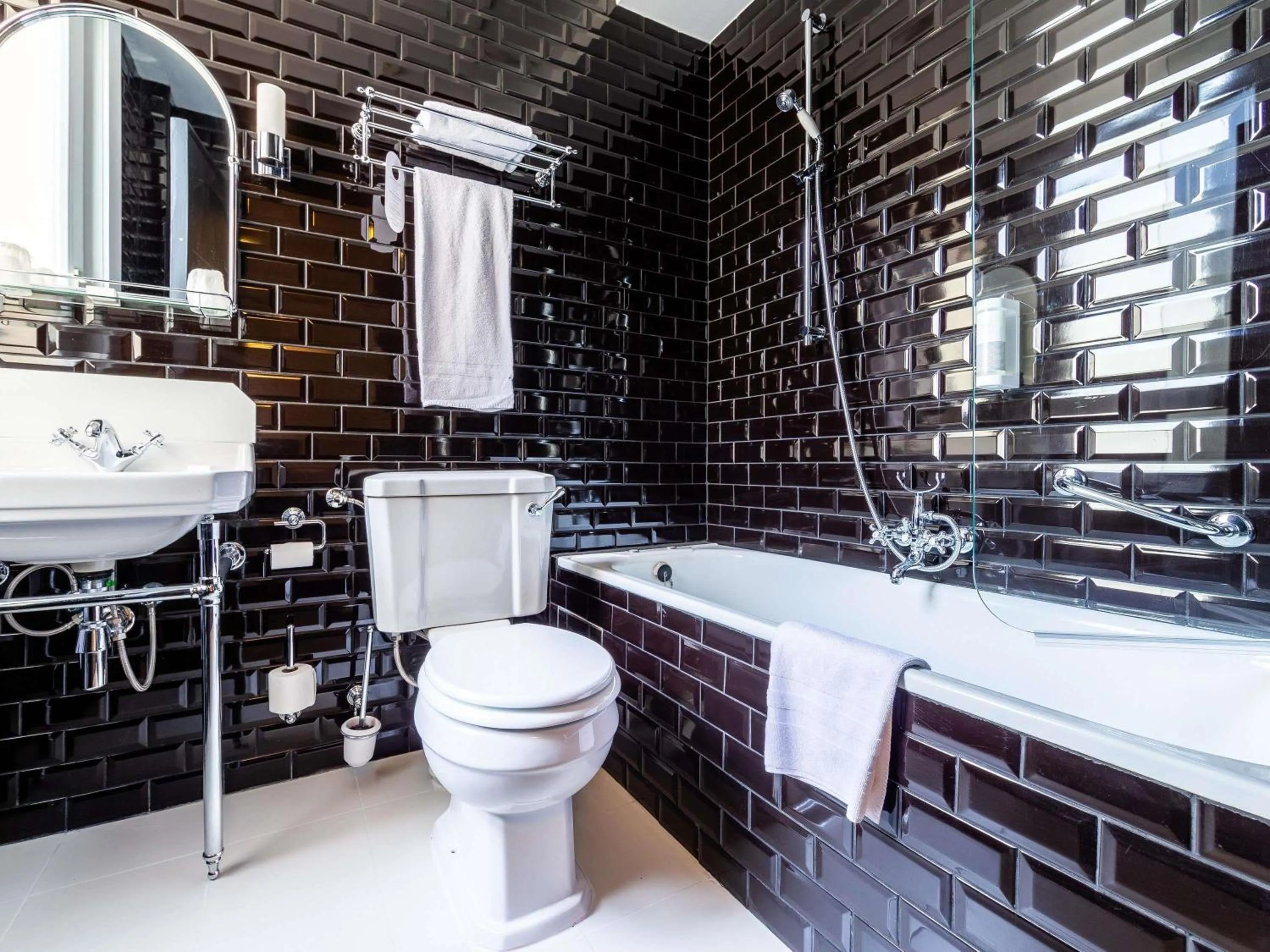 Bedroom in Hotel des Colonies Brussels by Mercure