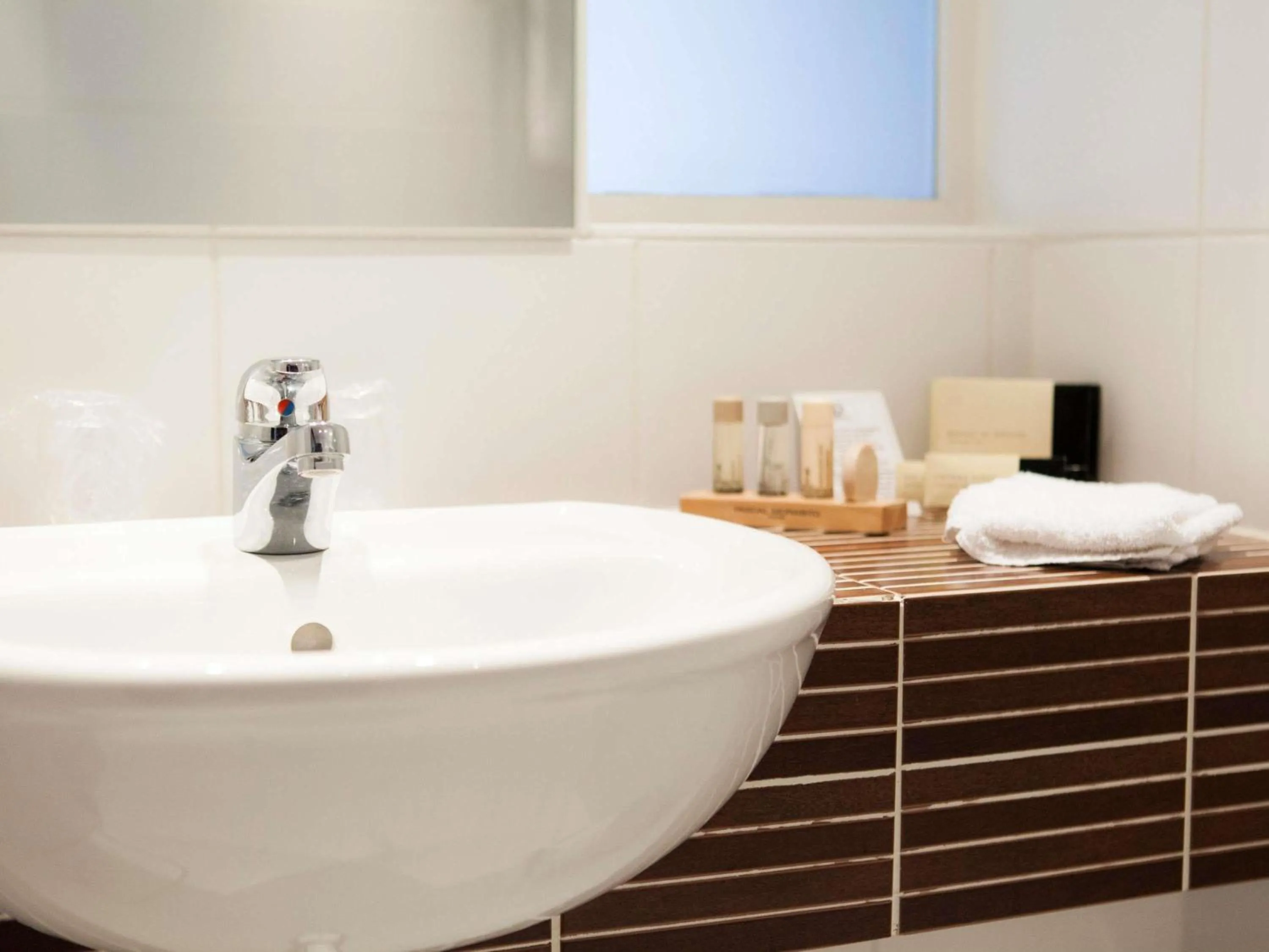 Bedroom in Hotel des Colonies Brussels by Mercure