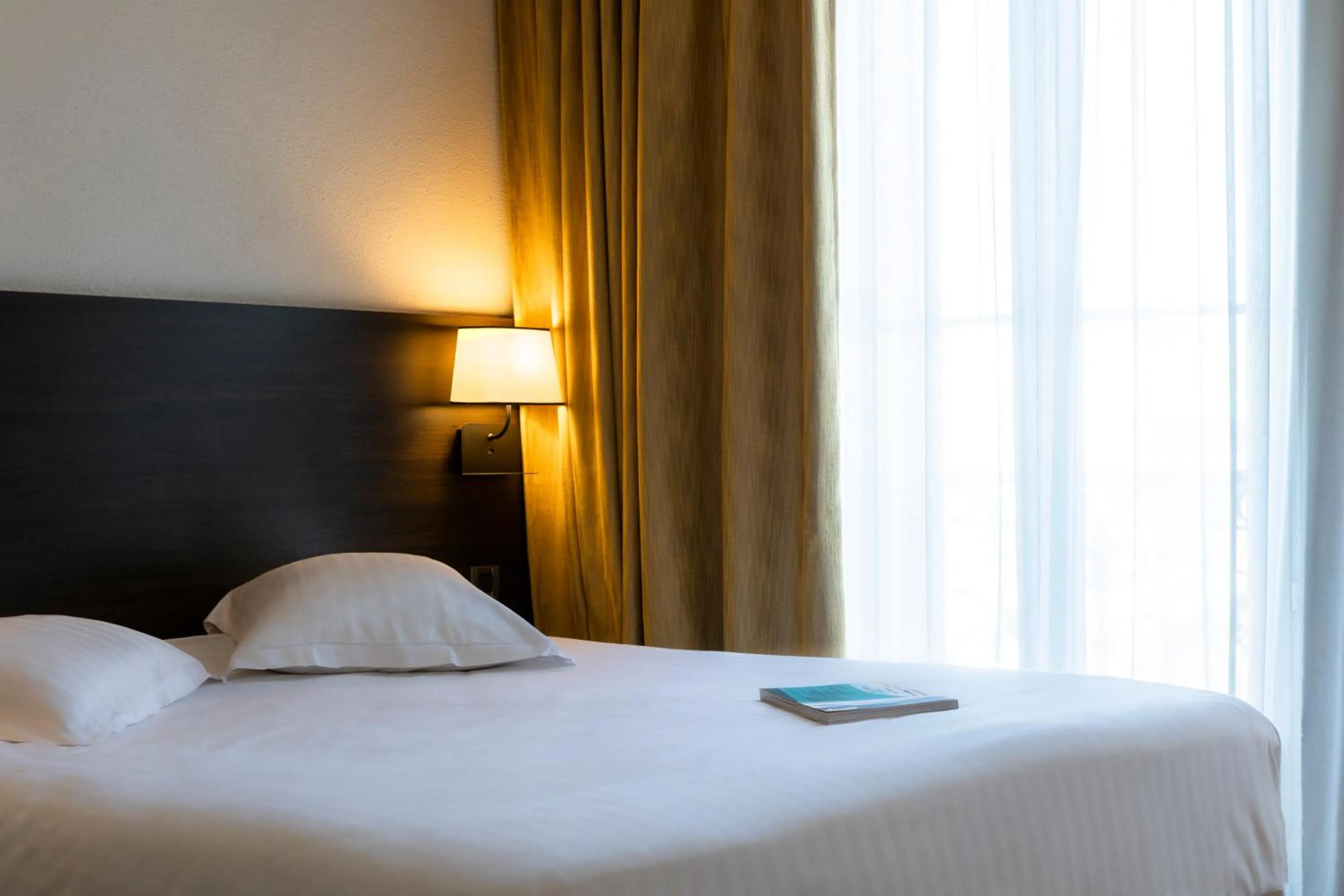 Bedroom, Bed in Escale Oceania Marseille Vieux Port