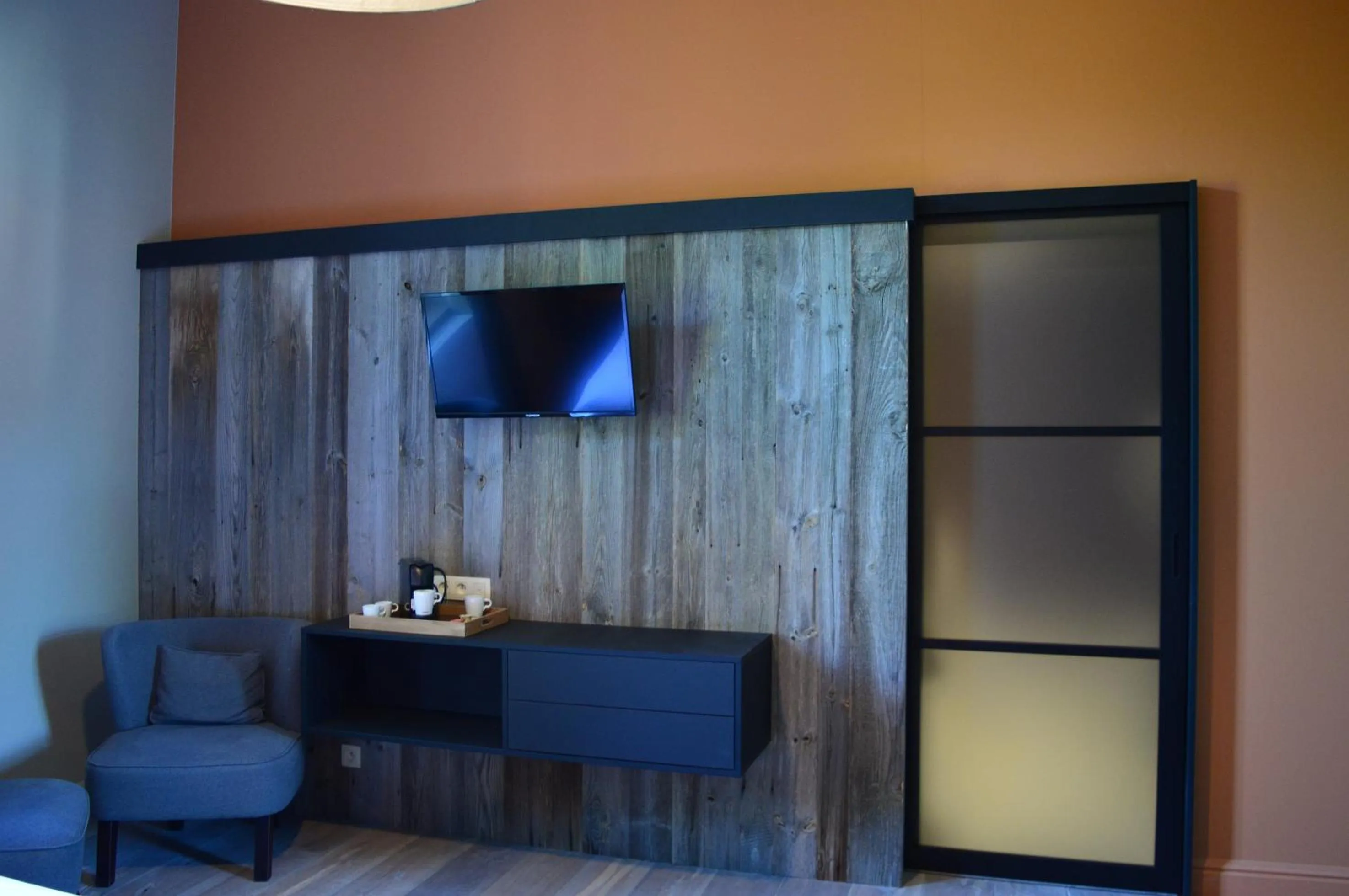 Communal lounge/ TV room in Hotel La Heid des Pairs