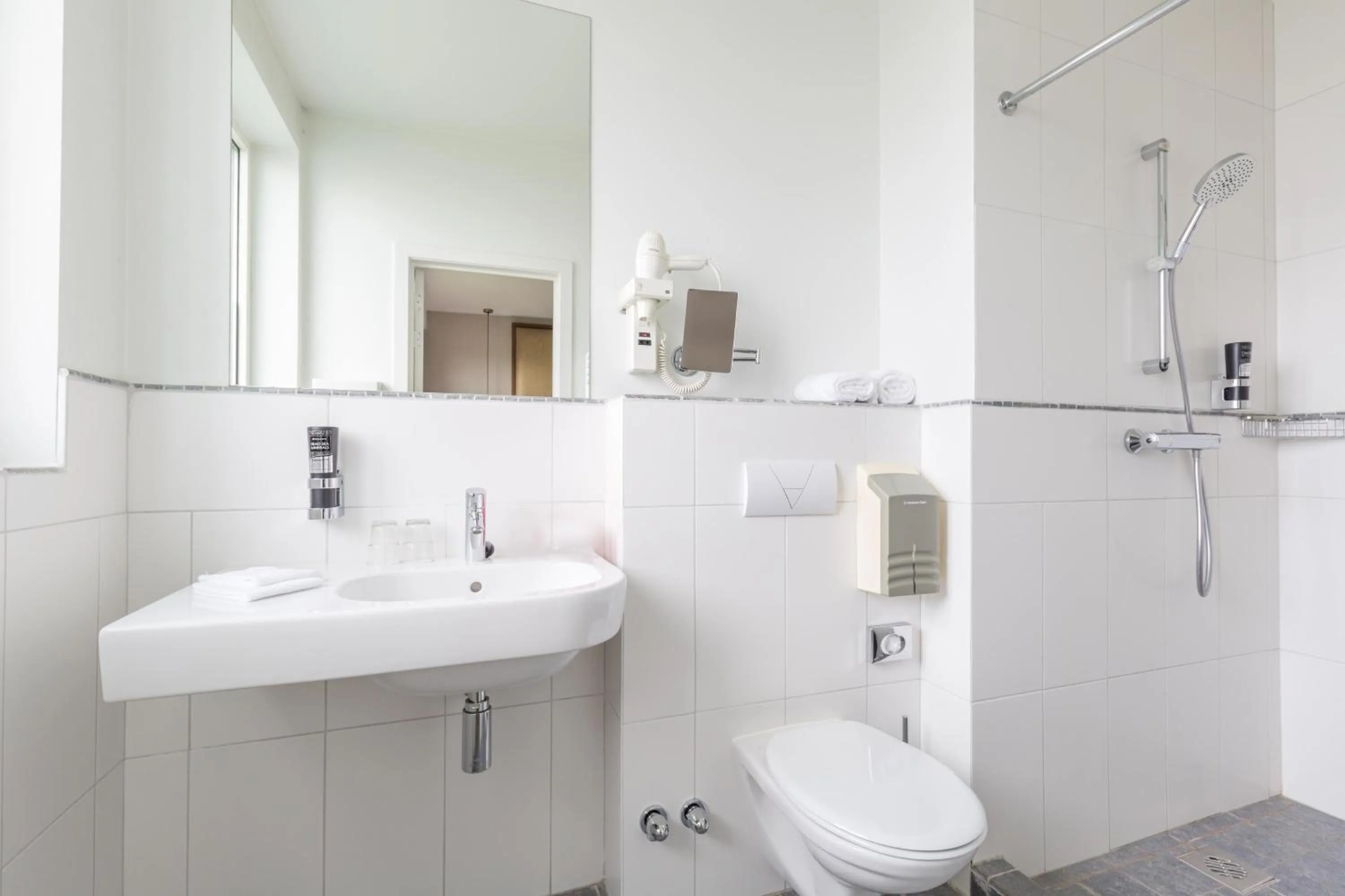 Bathroom in Leonardo Hotel Antwerp The Plaza