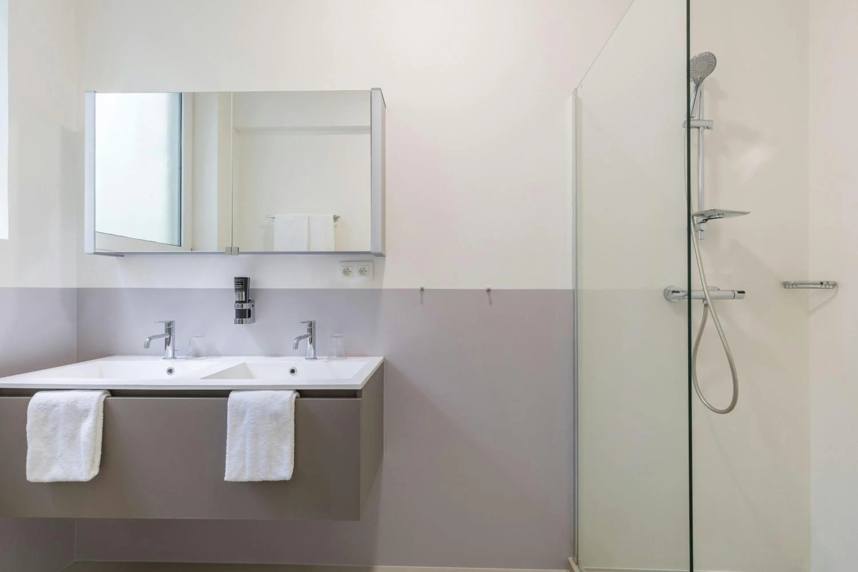 Bathroom in Leonardo Hotel Antwerp The Plaza